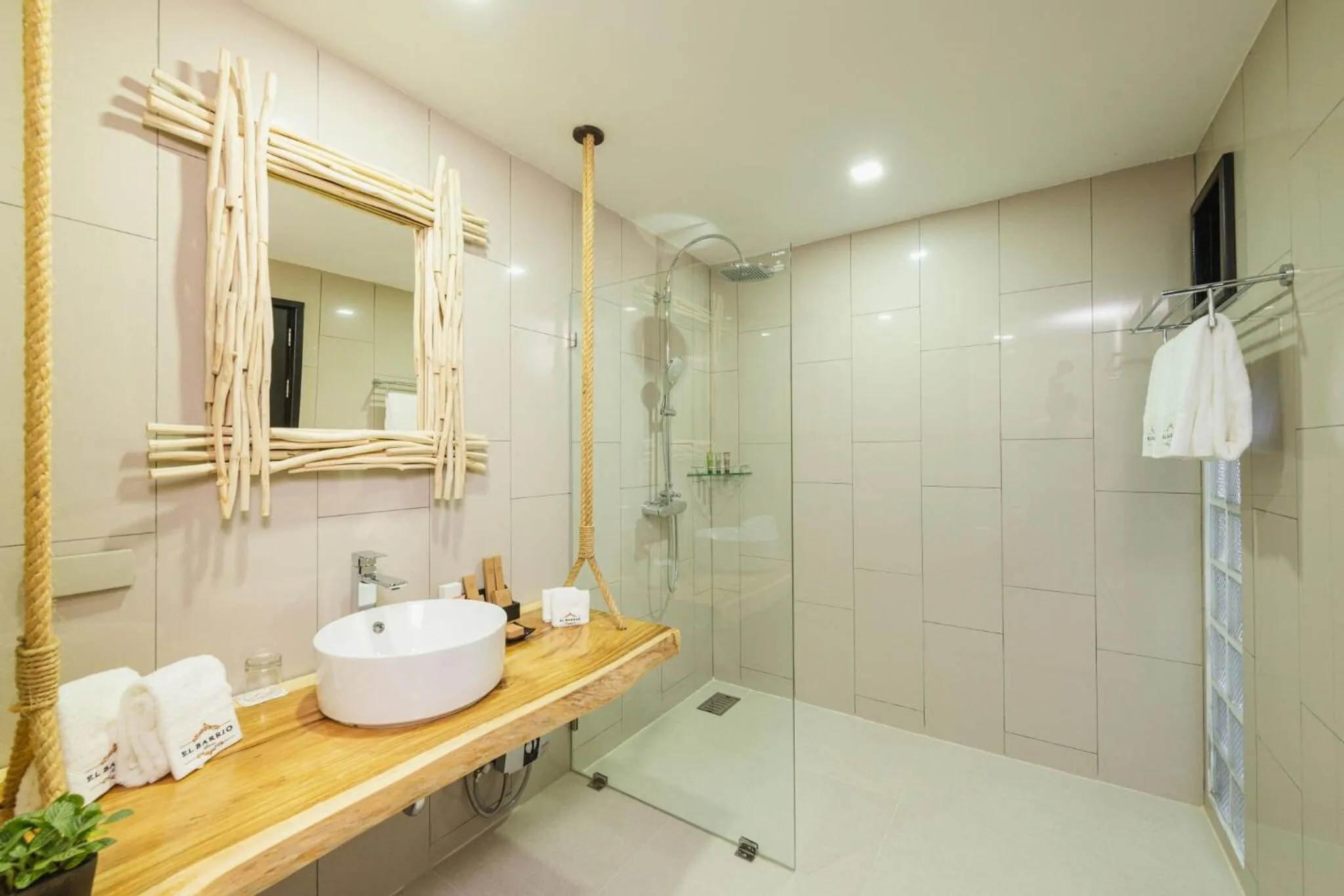 Bathroom in El Barrio Lanna