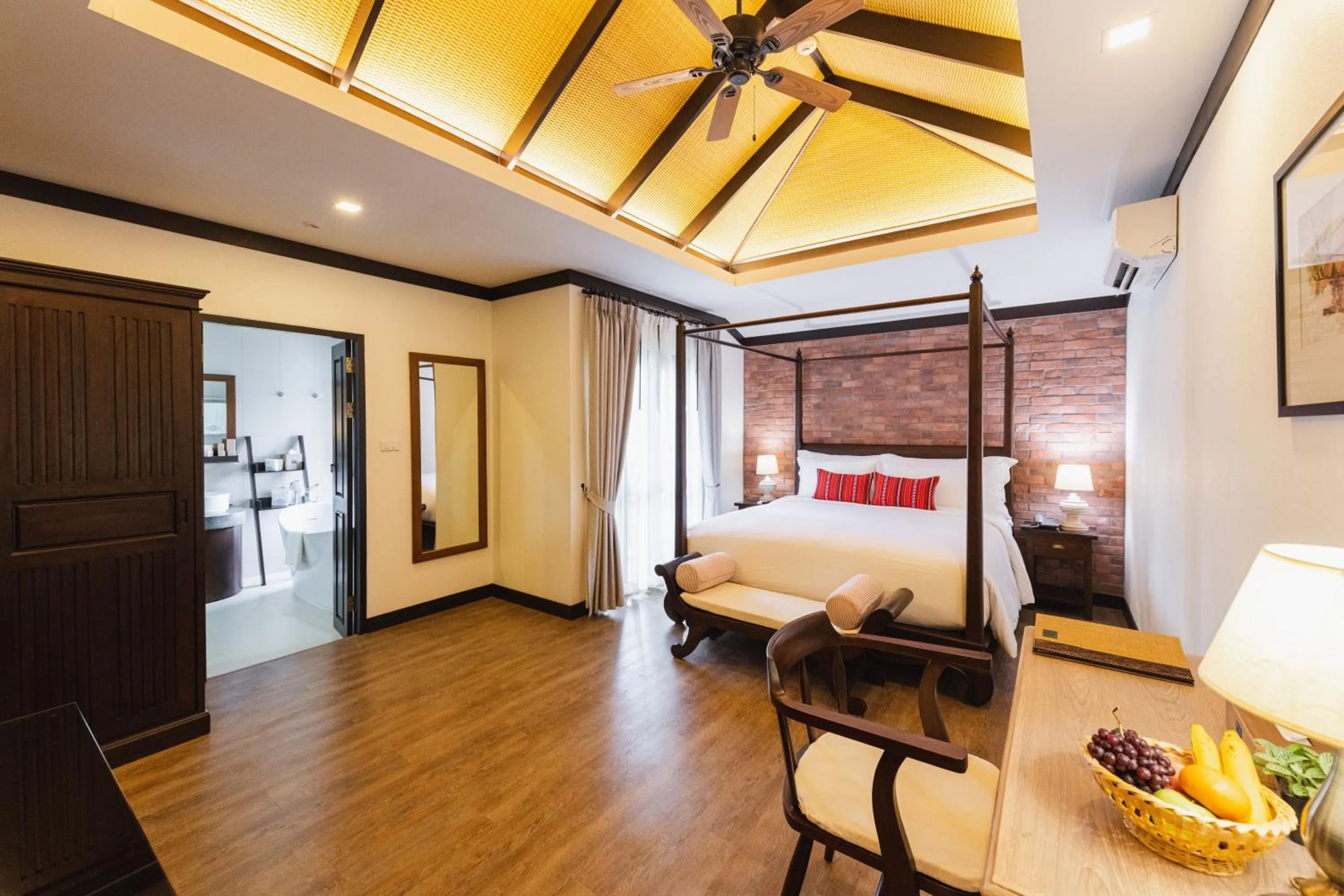 Photo of the whole room, Bed in El Barrio Lanna