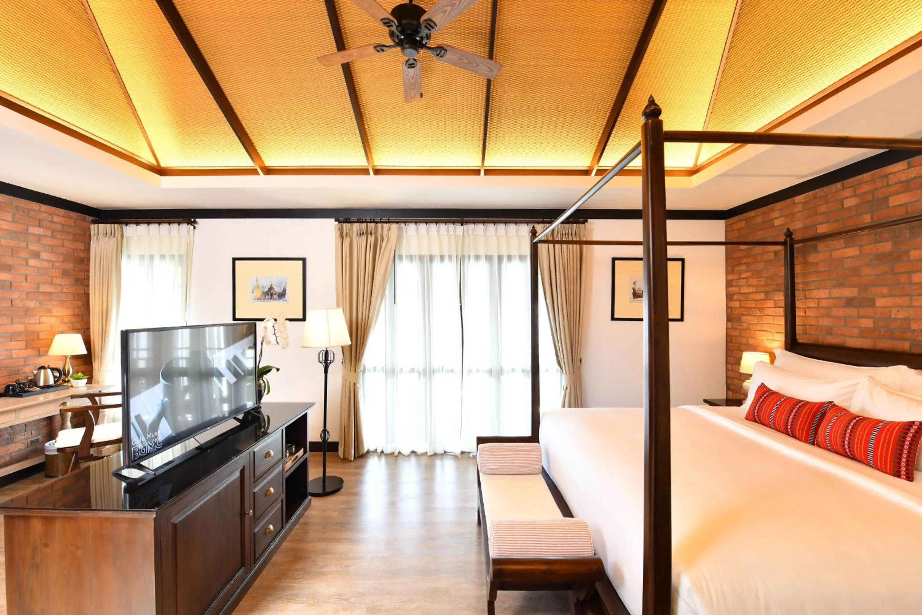 Seating area, Bed in El Barrio Lanna