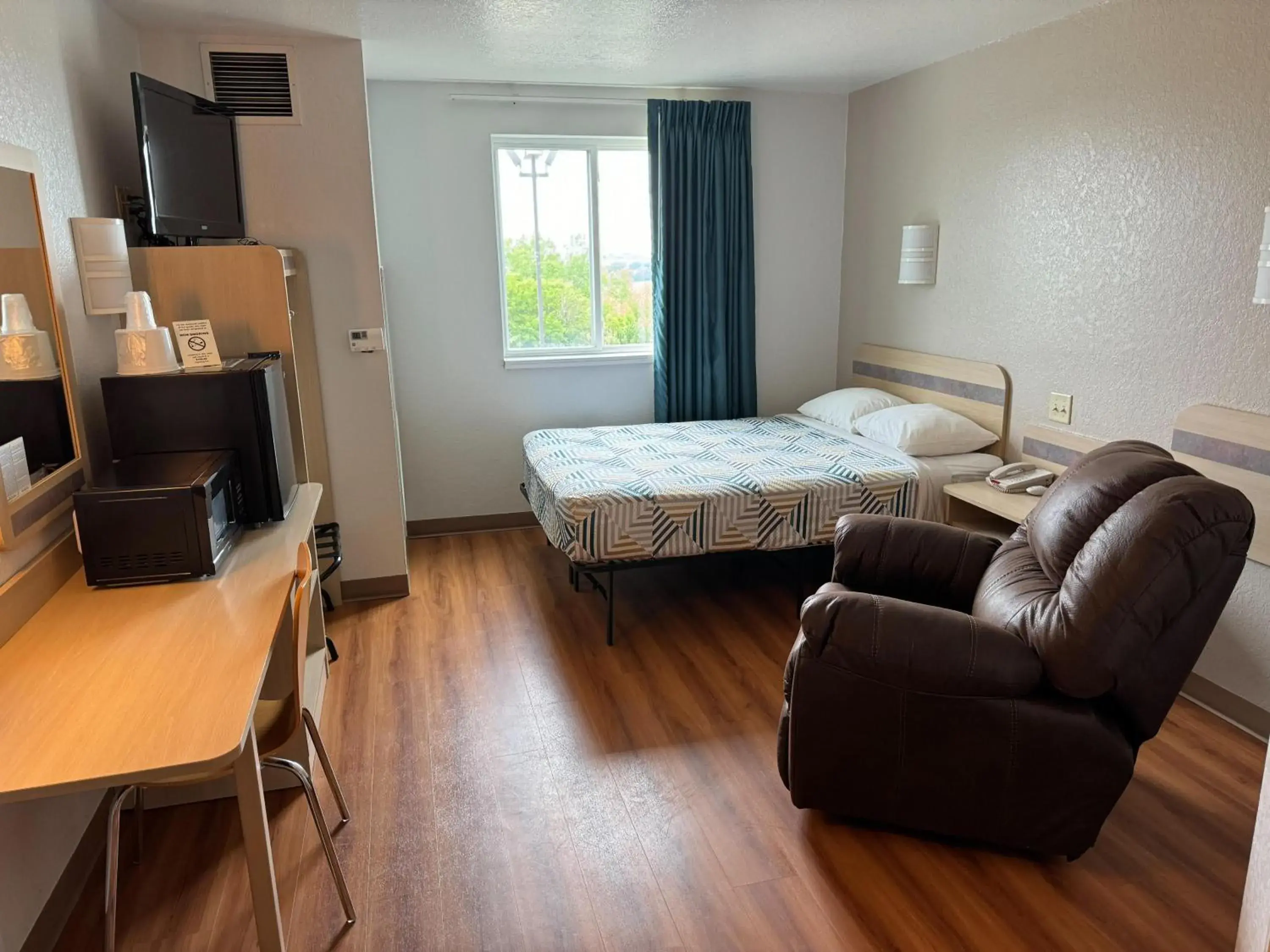 King Room - Non-Smoking in Motel 6-Avoca, IA King Room - Non-Smoking in Motel 6-Avoca, IA