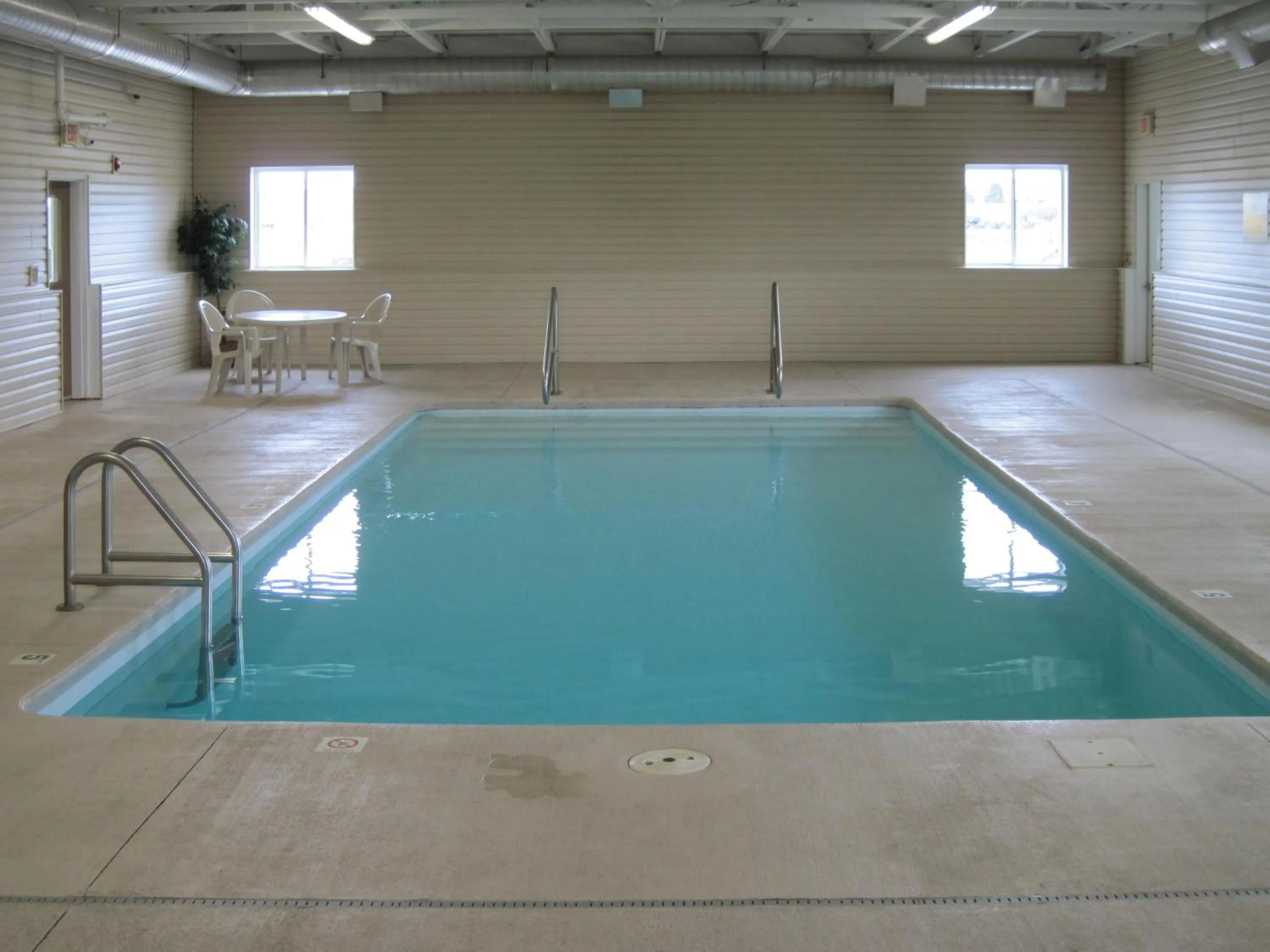 Swimming pool in Motel 6-Avoca, IA