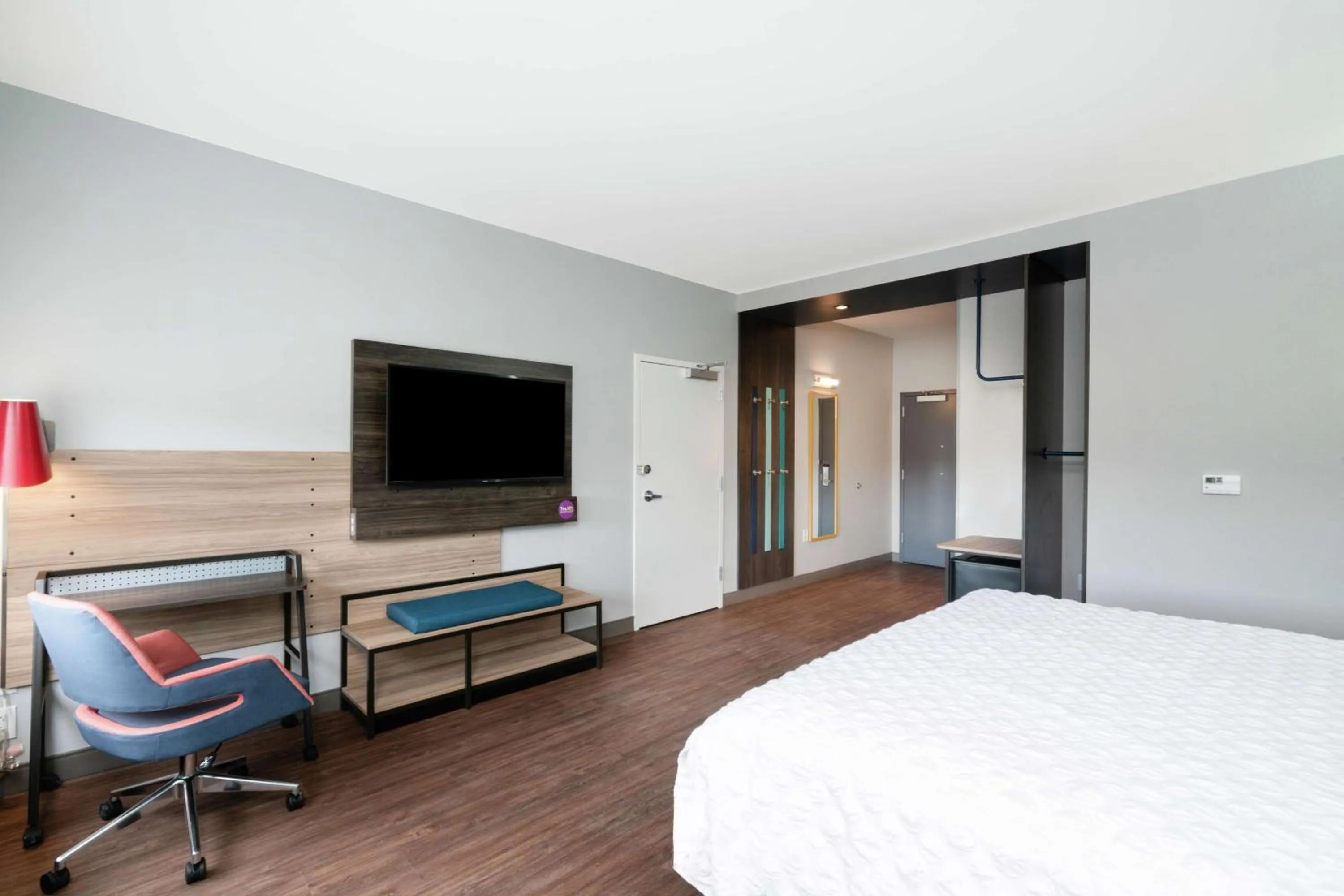 Bedroom, Bed in Tru By Hilton Greenville