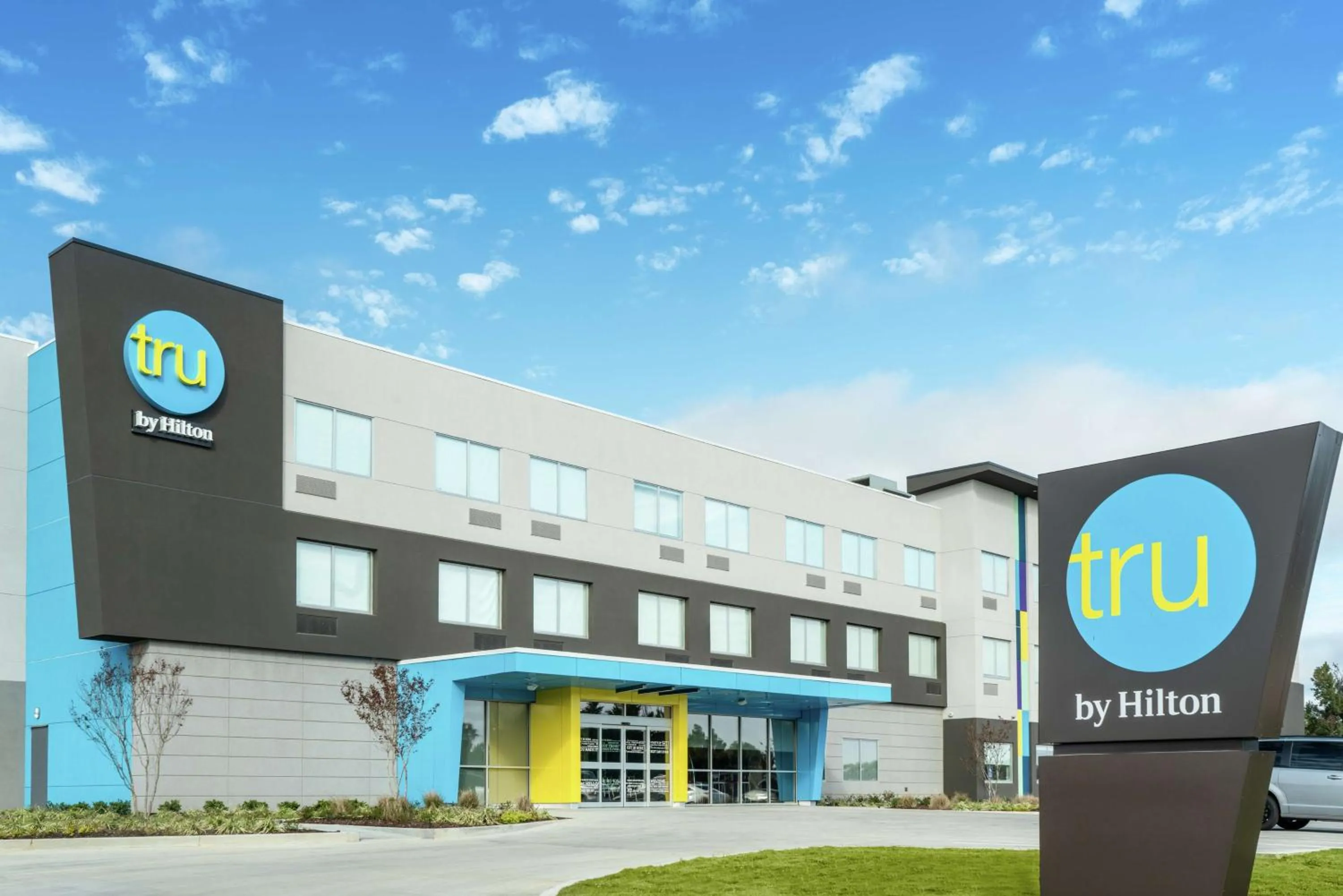 Property building in Tru By Hilton Greenville