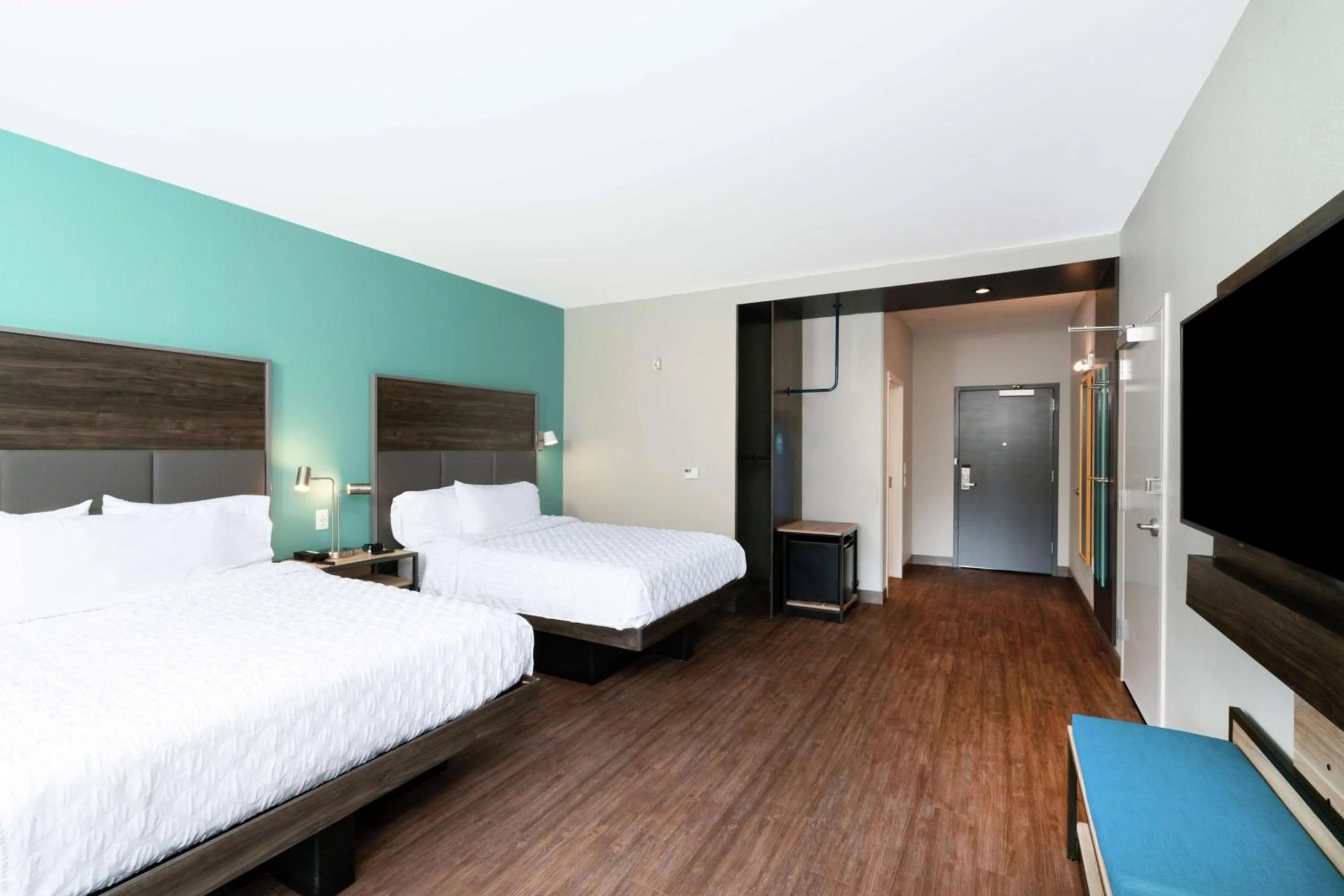 Bedroom, Bed in Tru By Hilton Greenville