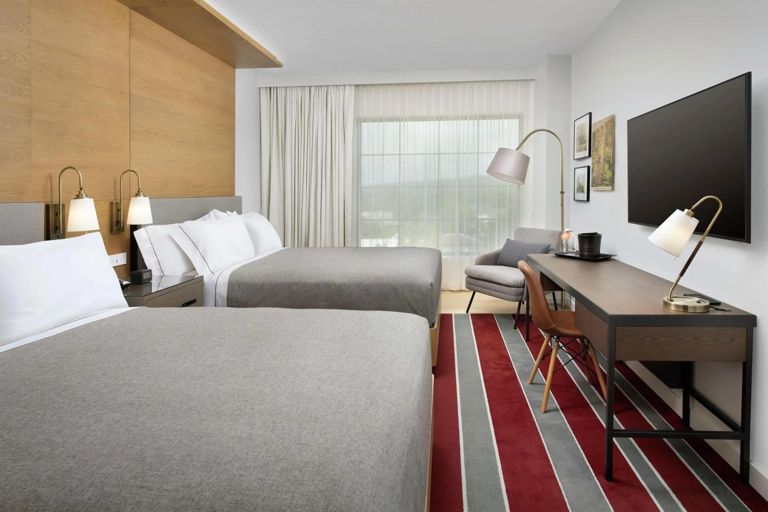 Photo of the whole room, Bed in Canopy By Hilton Ithaca Downtown