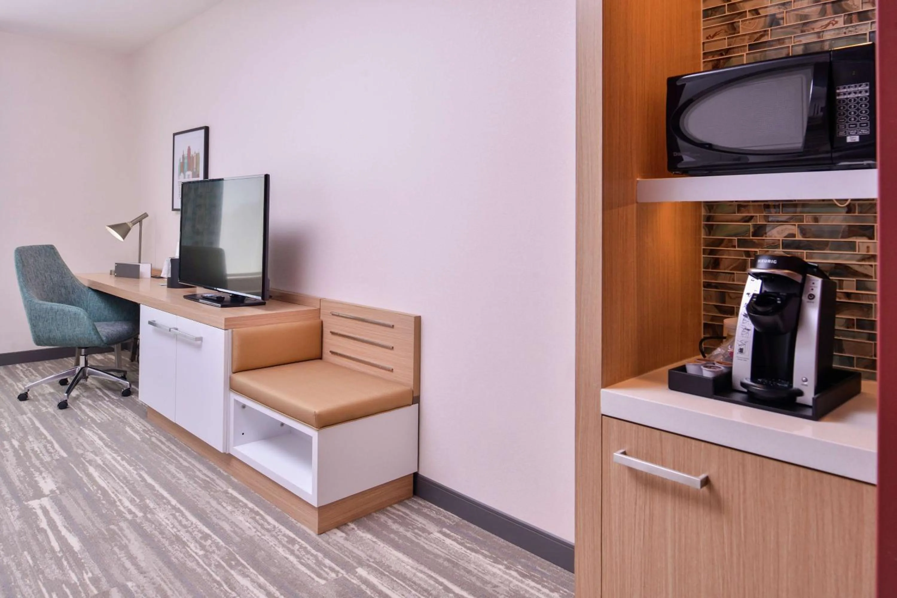 Bedroom in Hilton Garden Inn Kansas City Airport Mo