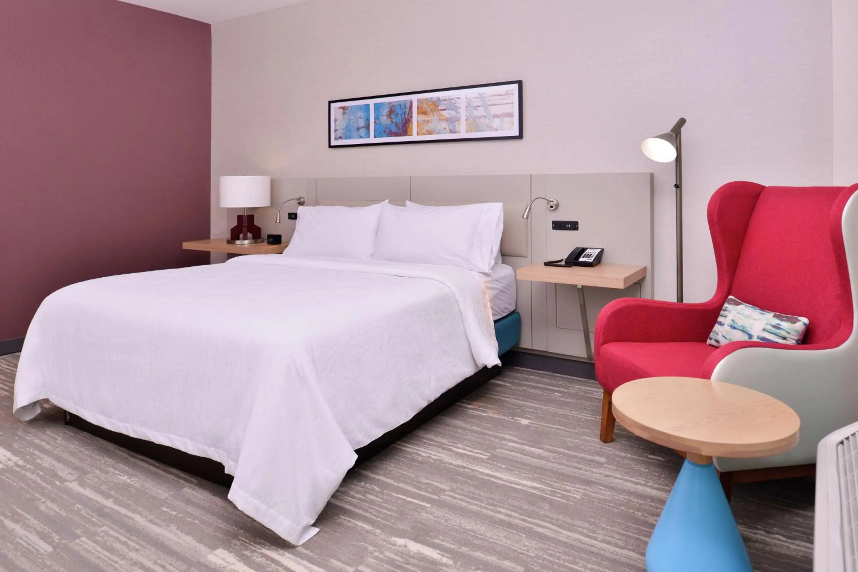 Living room, Bed in Hilton Garden Inn Kansas City Airport Mo