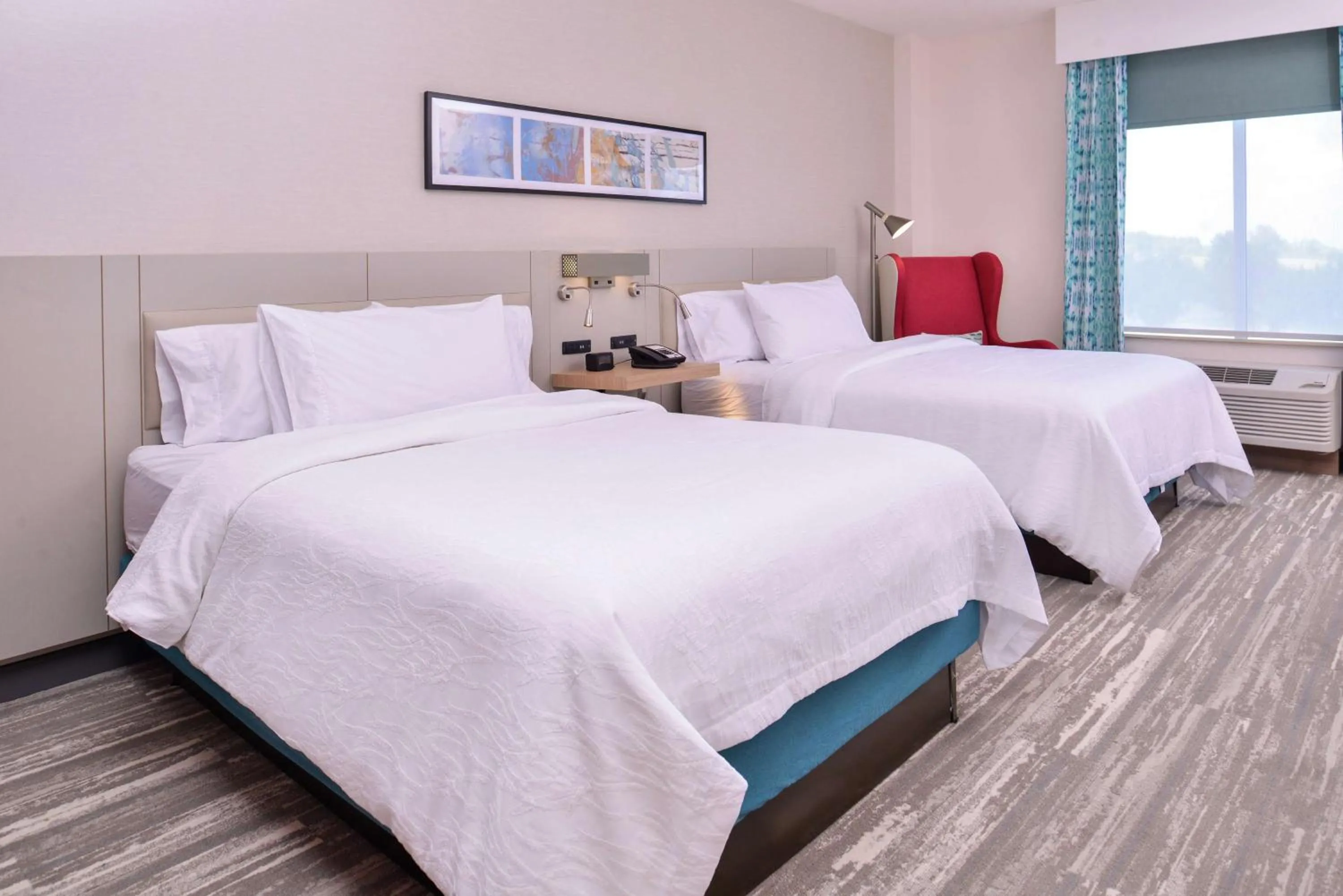 Living room, Bed in Hilton Garden Inn Kansas City Airport Mo