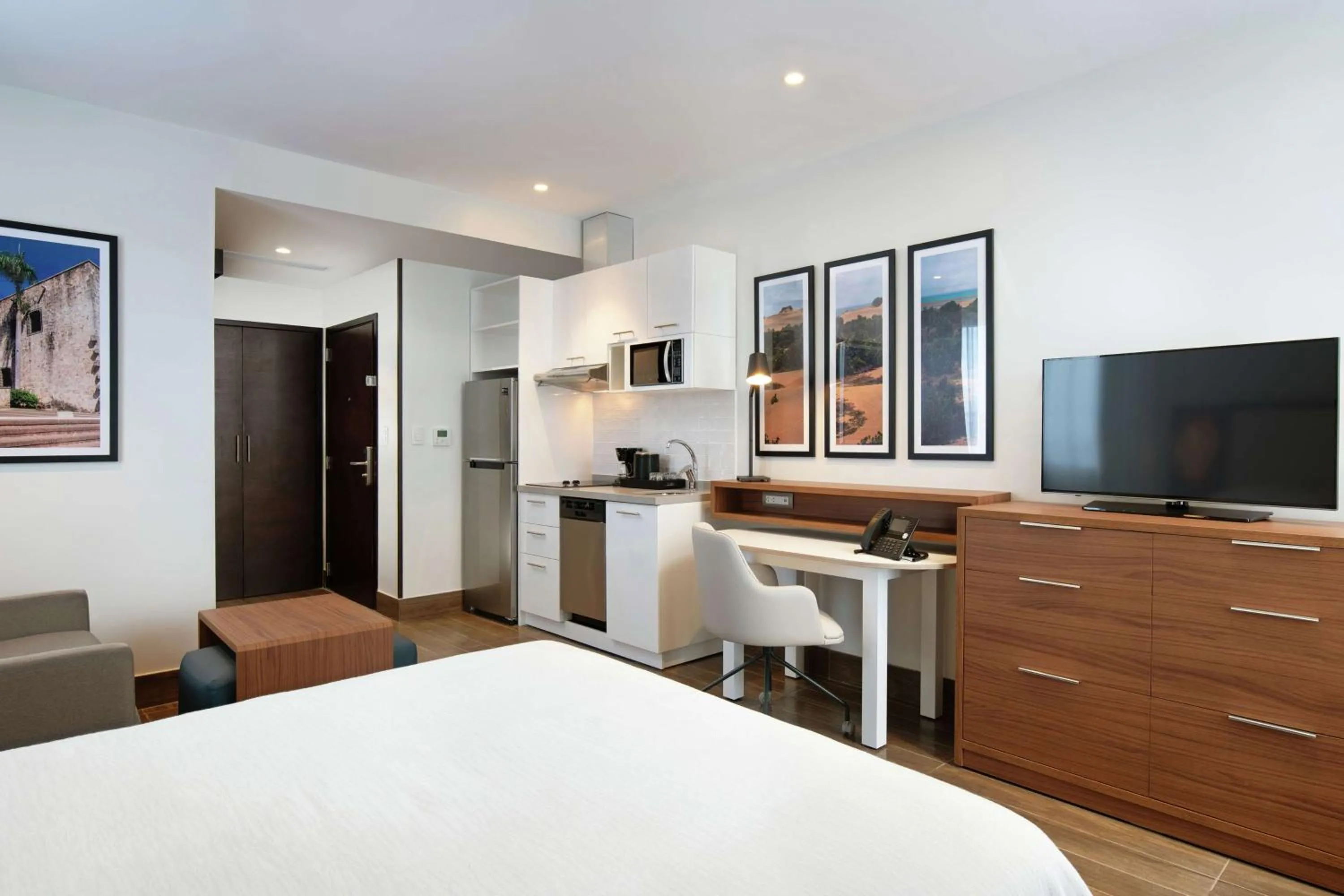 Bedroom, Bed in Homewood Suites By Hilton Santo Domingo