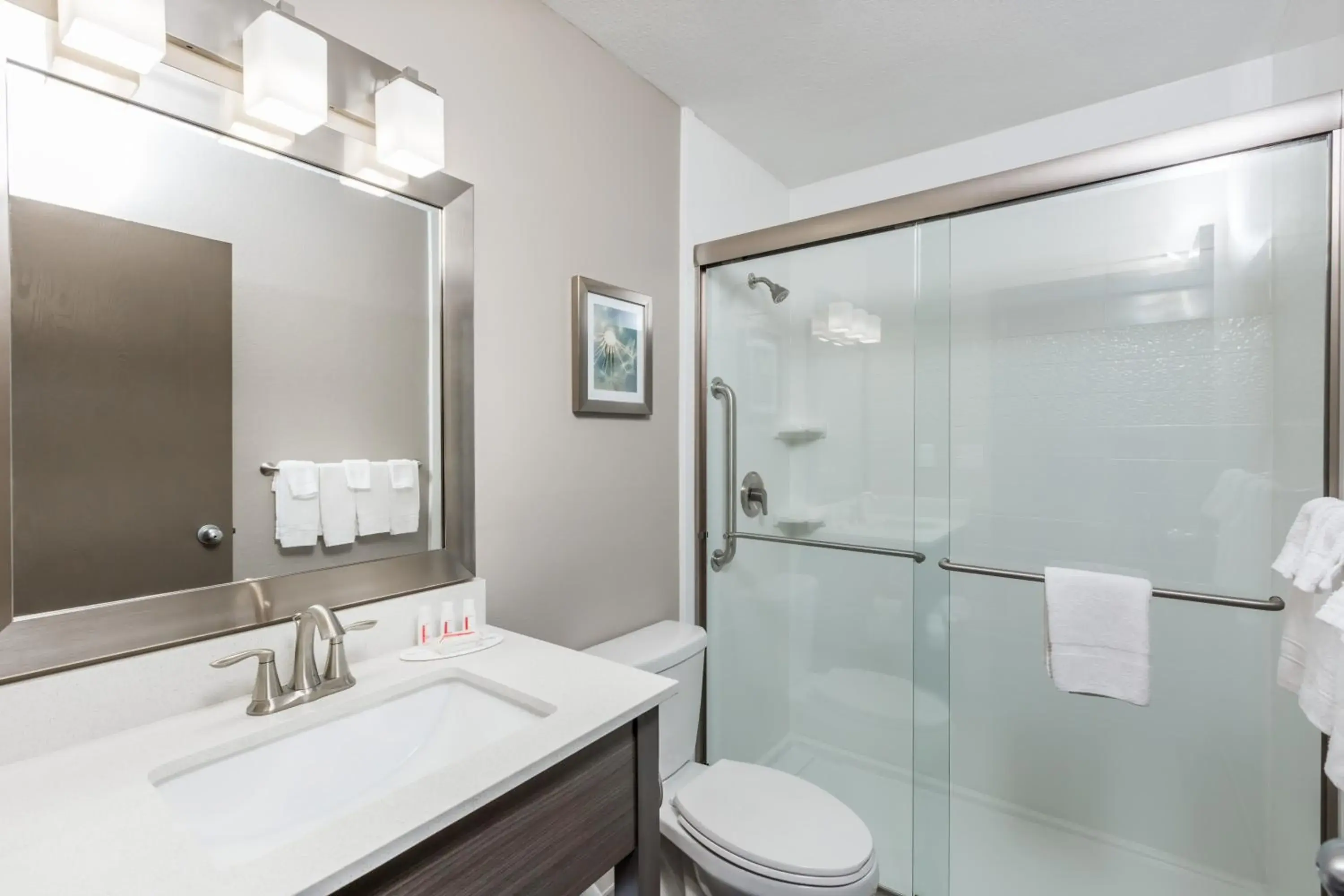 Queen Room - Non-Smoking in Super 8 by Wyndham Spirit Lake/Okoboji Queen Room - Non-Smoking in Super 8 by Wyndham Spirit Lake/Okoboji