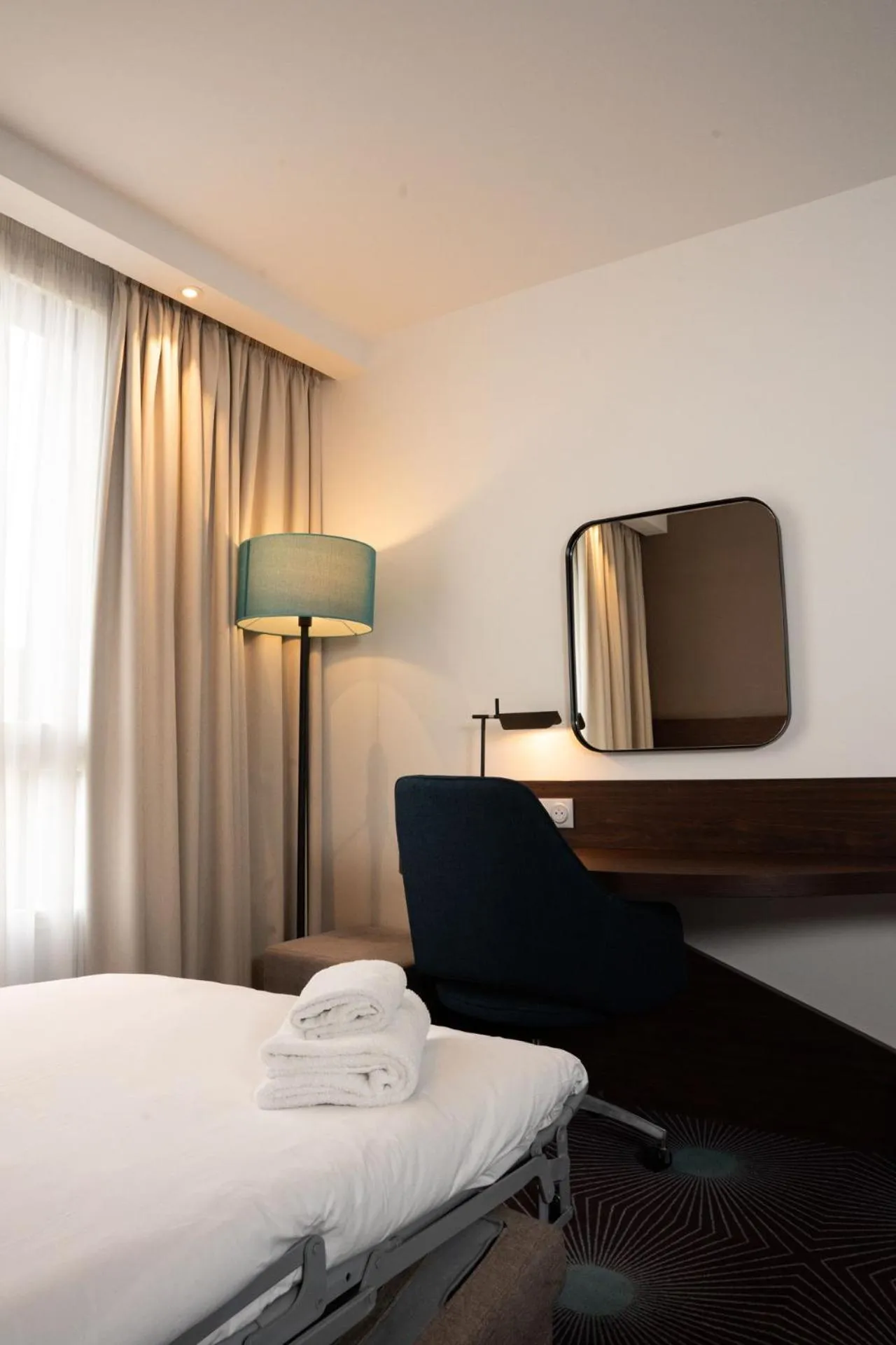 Bed in OSKO Hôtel Toulouse Aéroport