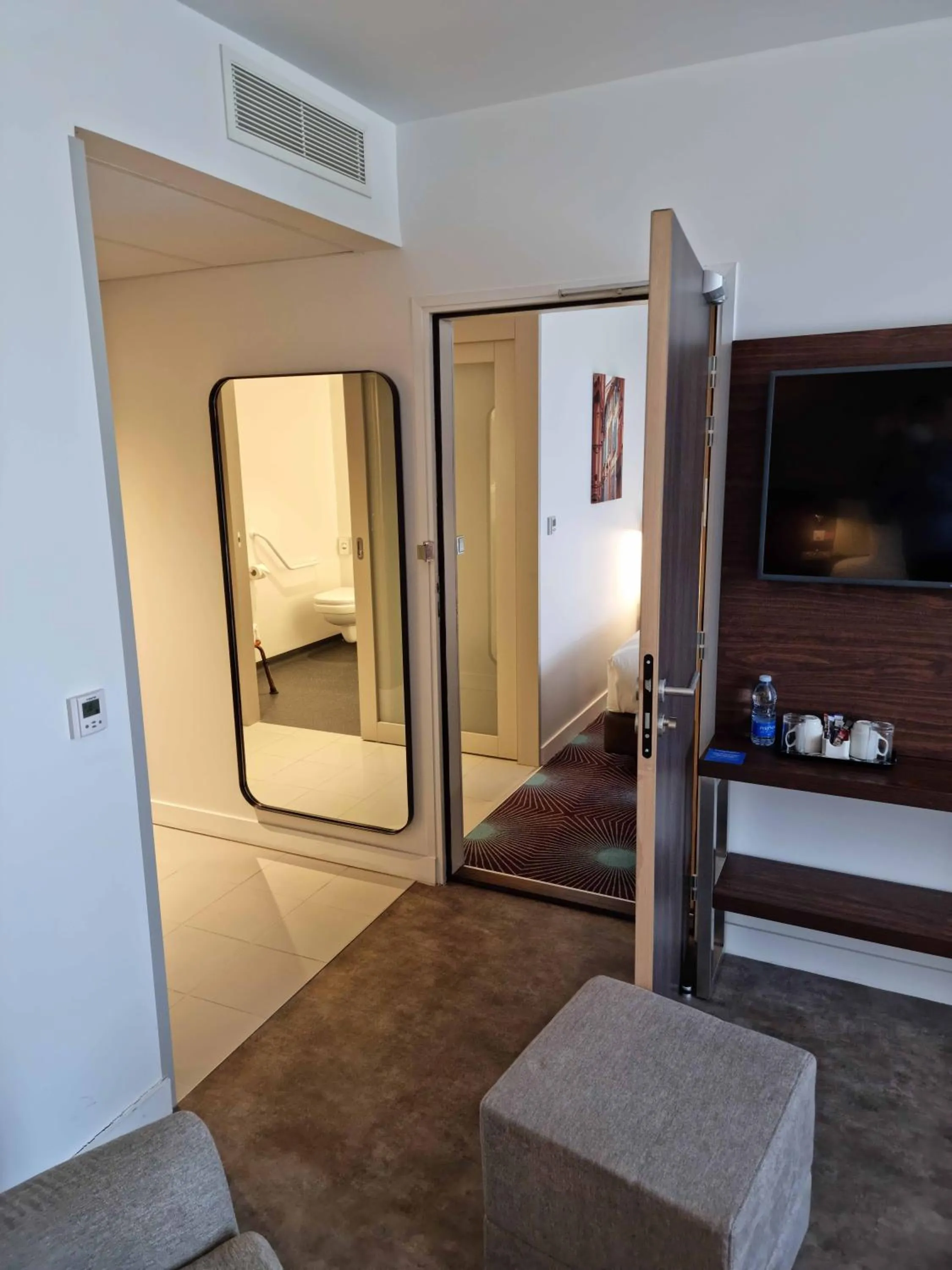 Bedroom, Bed in Hampton By Hilton Toulouse Airport