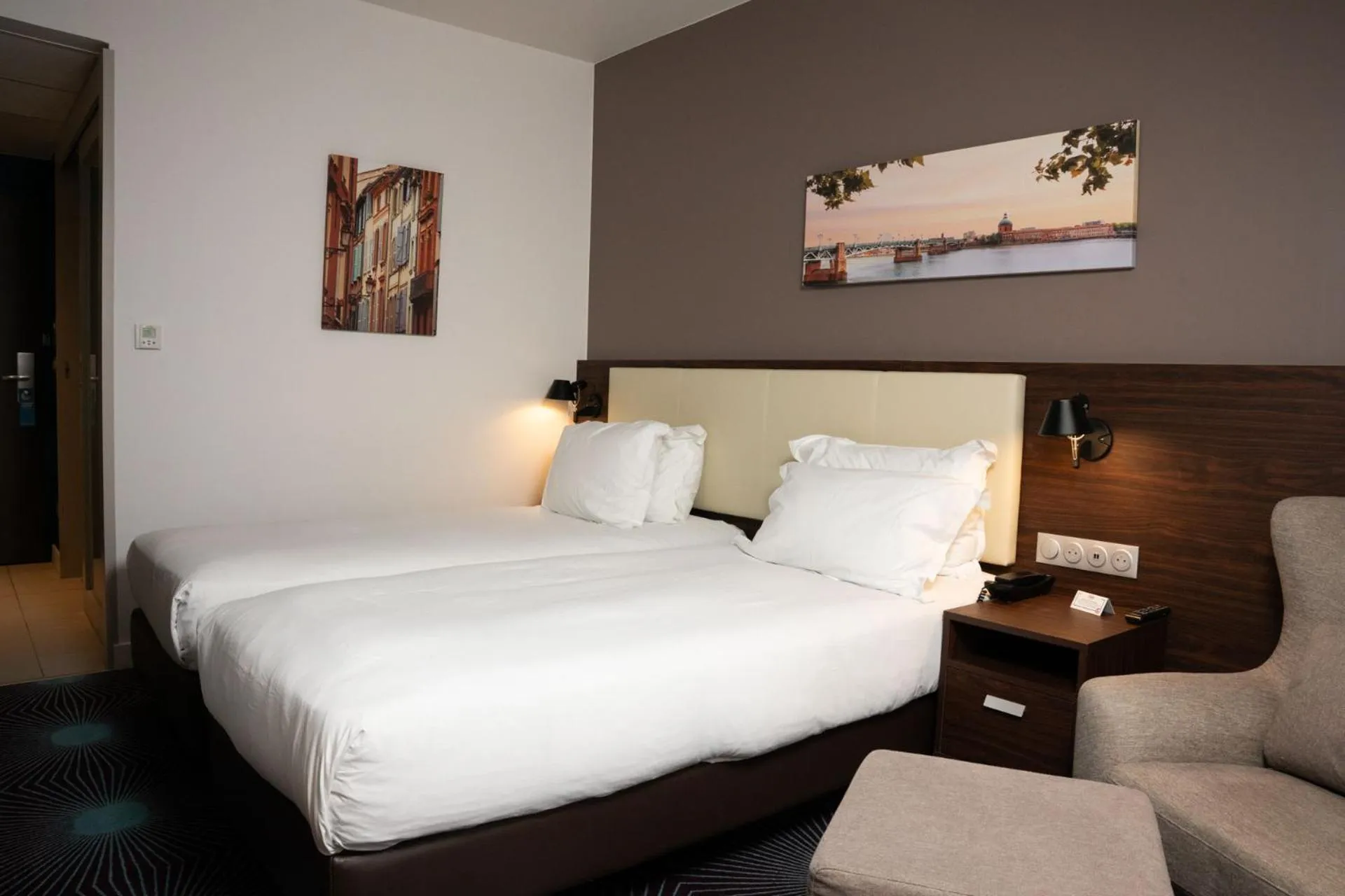 Bed in OSKO Hôtel Toulouse Aéroport