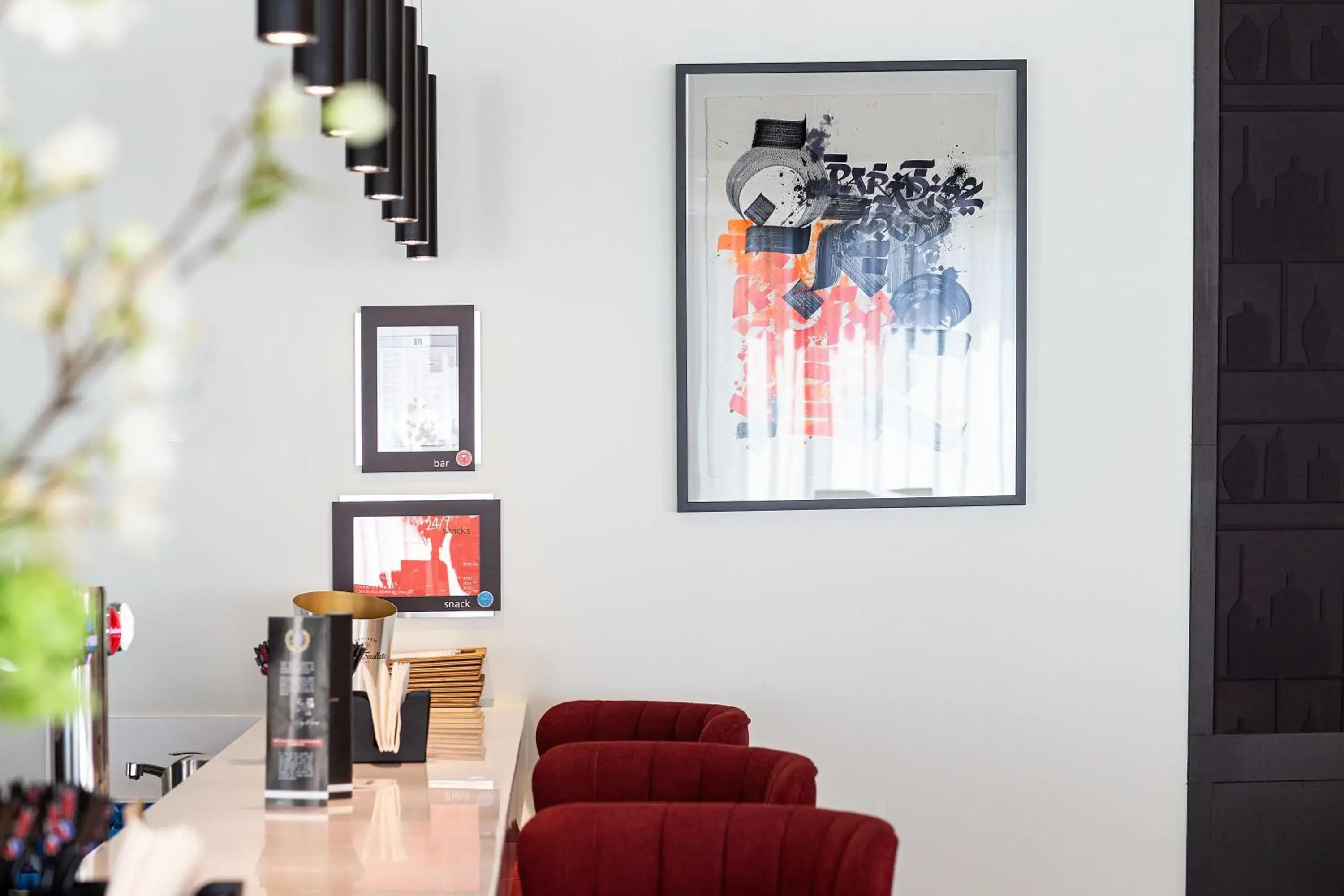 Lounge or bar in OSKO Hôtel Toulouse Aéroport Lounge or bar in OSKO Hôtel Toulouse Aéroport