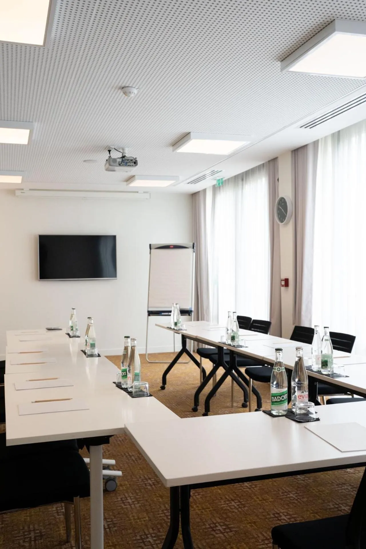 TV and multimedia in OSKO Hôtel Toulouse Aéroport