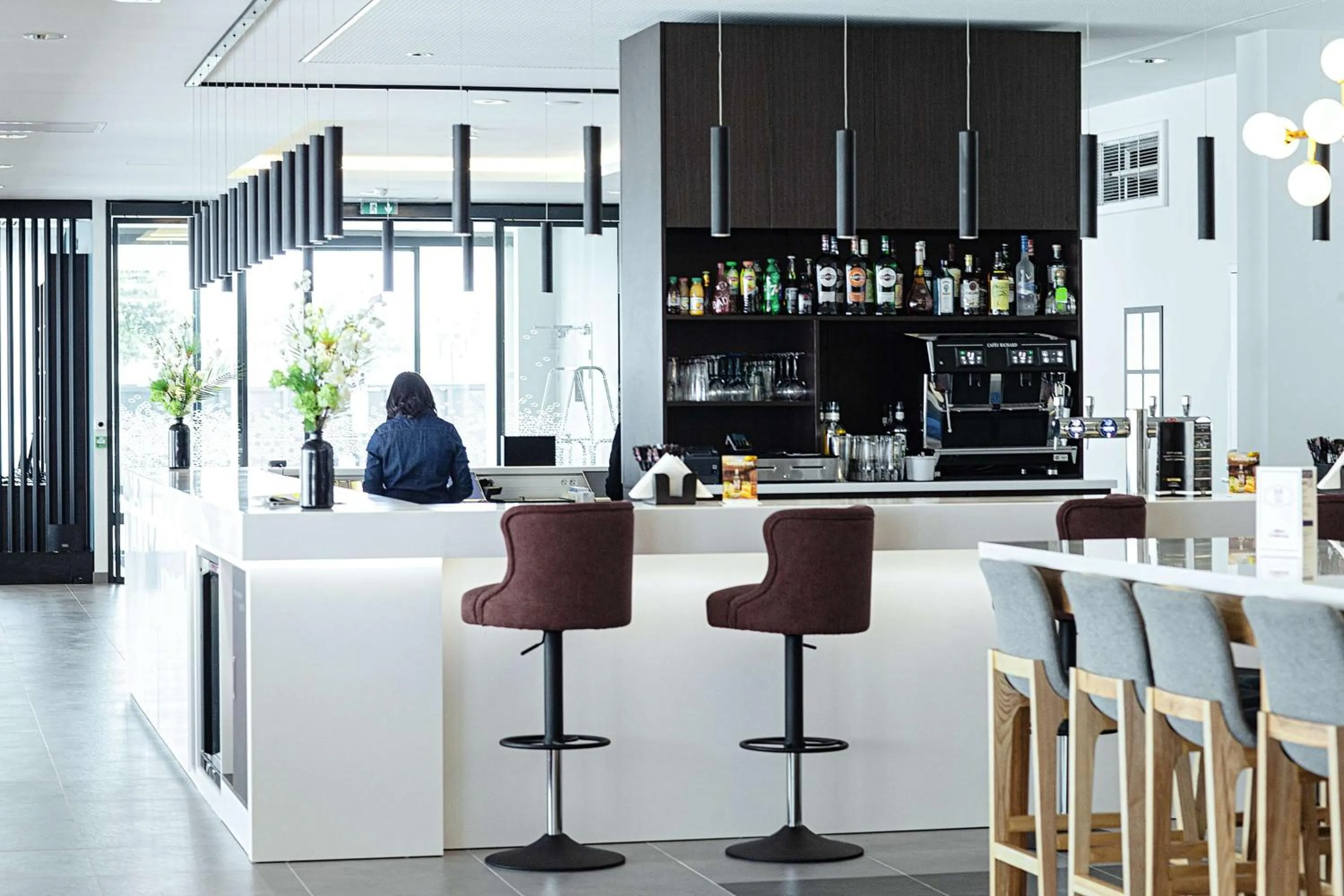 Lounge or bar in Hampton By Hilton Toulouse Airport