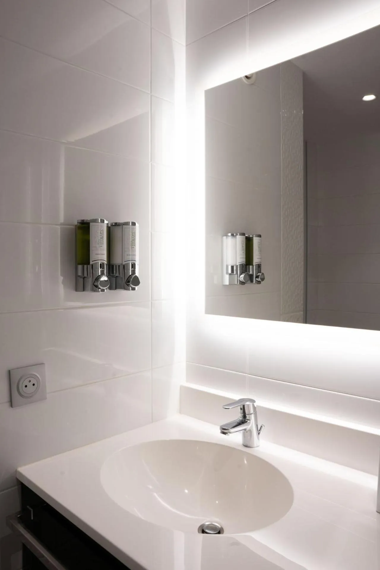 Bathroom in OSKO Hôtel Toulouse Aéroport