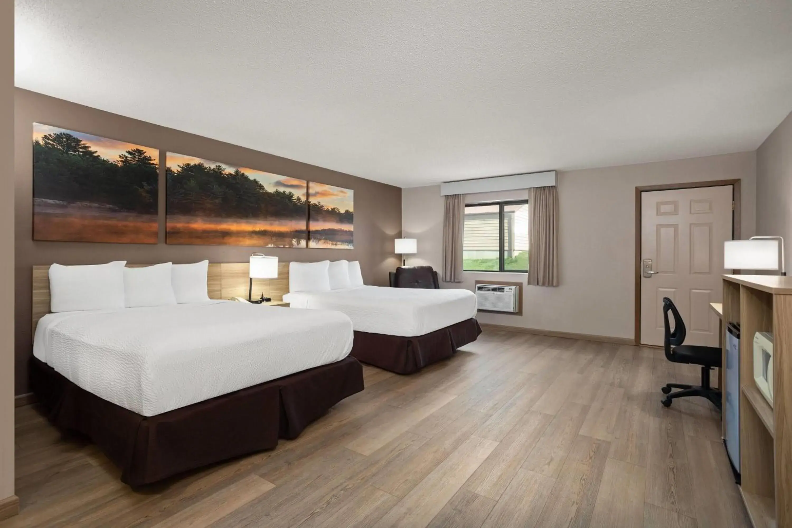 Photo of the whole room, Bed in Days Inn by Wyndham Spearfish Photo of the whole room, Bed in Days Inn by Wyndham Spearfish