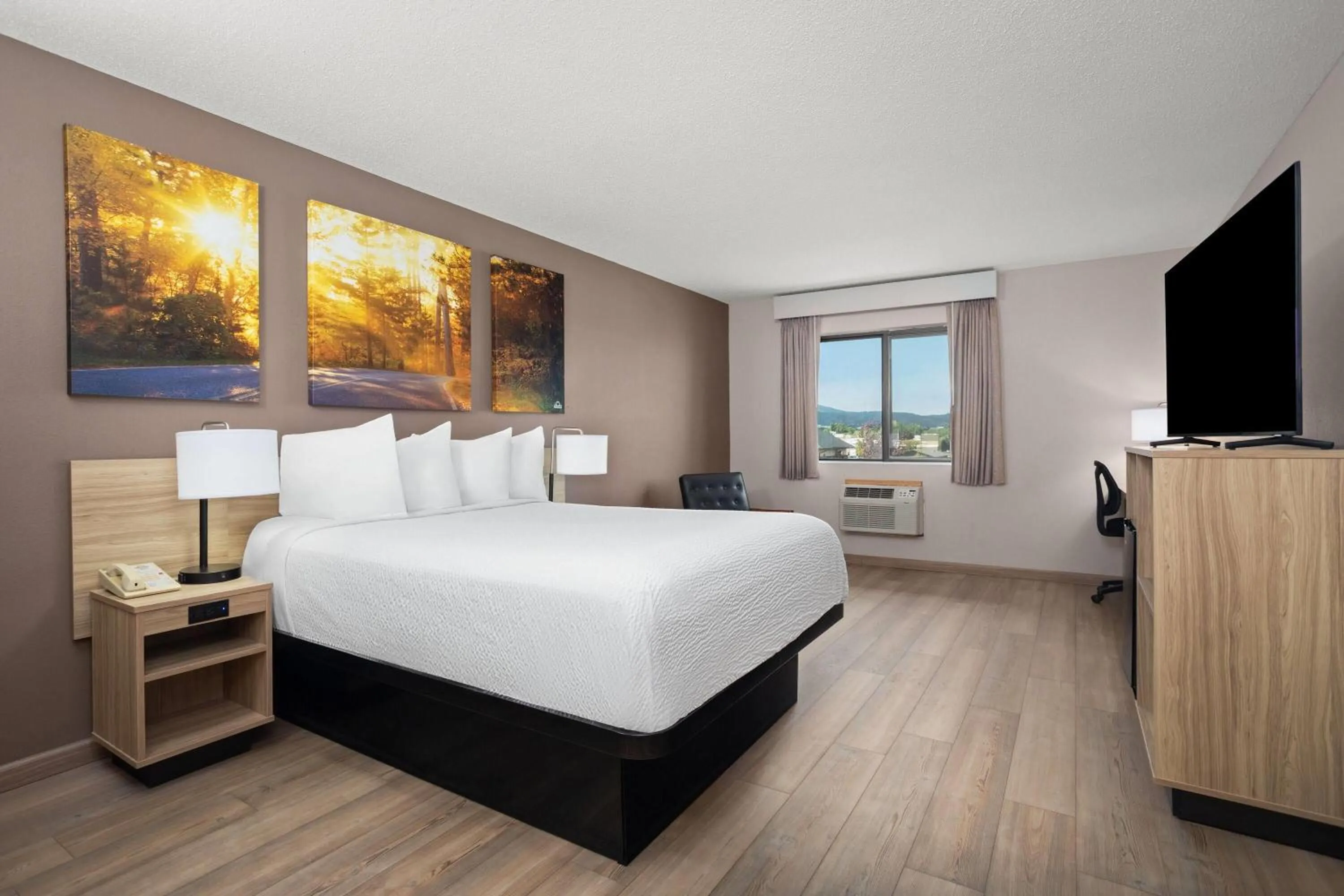 Photo of the whole room, Bed in Days Inn by Wyndham Spearfish