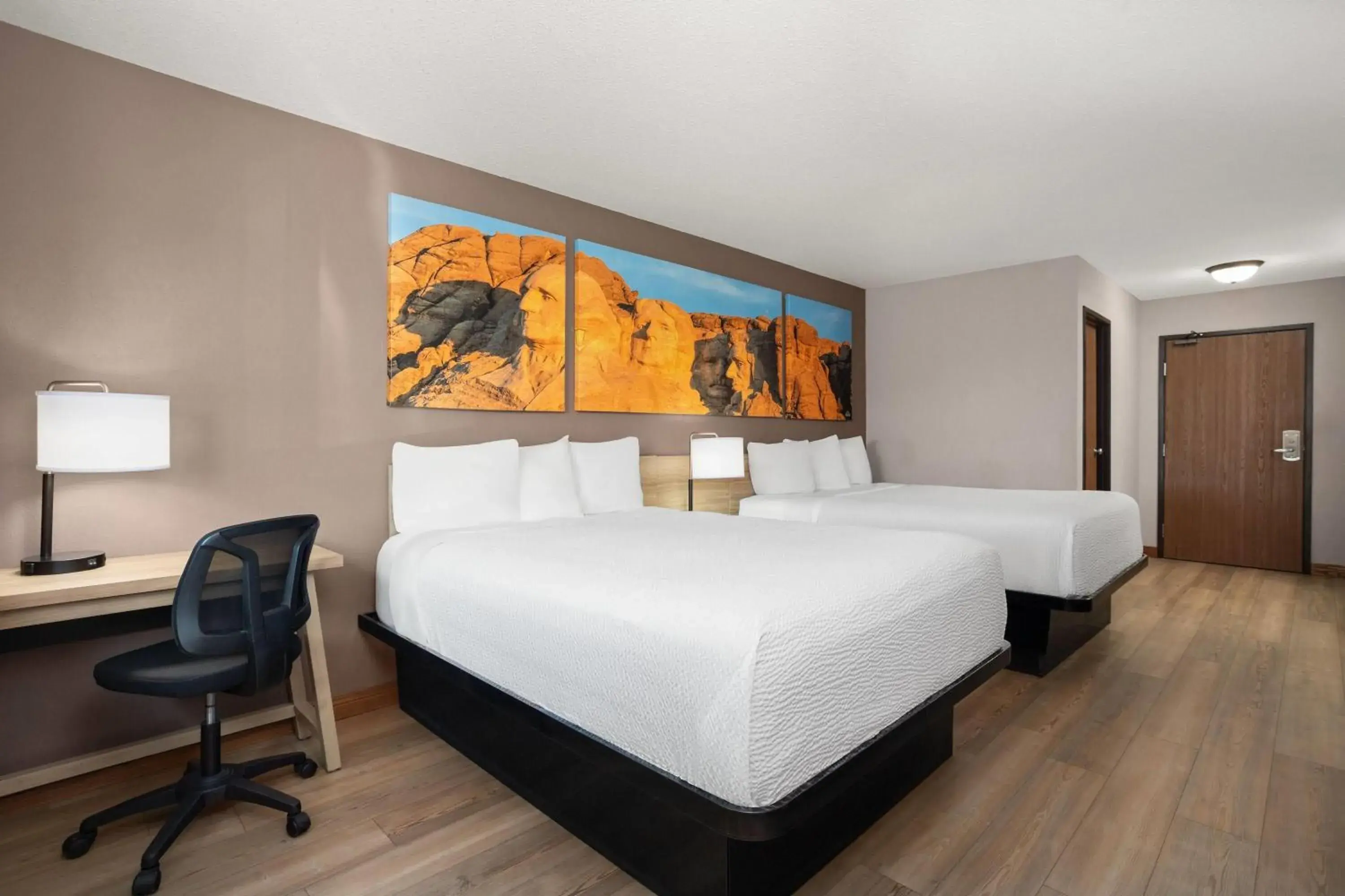 Photo of the whole room, Bed in Days Inn by Wyndham Spearfish Photo of the whole room, Bed in Days Inn by Wyndham Spearfish