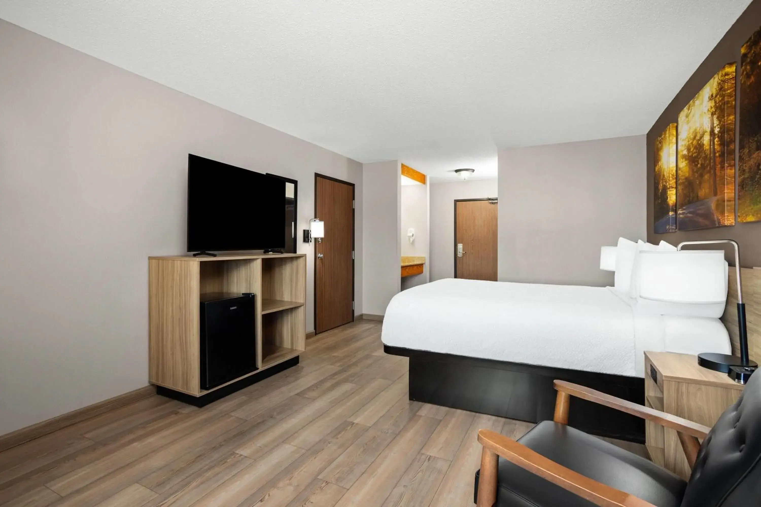 Photo of the whole room, Bed in Days Inn by Wyndham Spearfish Photo of the whole room, Bed in Days Inn by Wyndham Spearfish