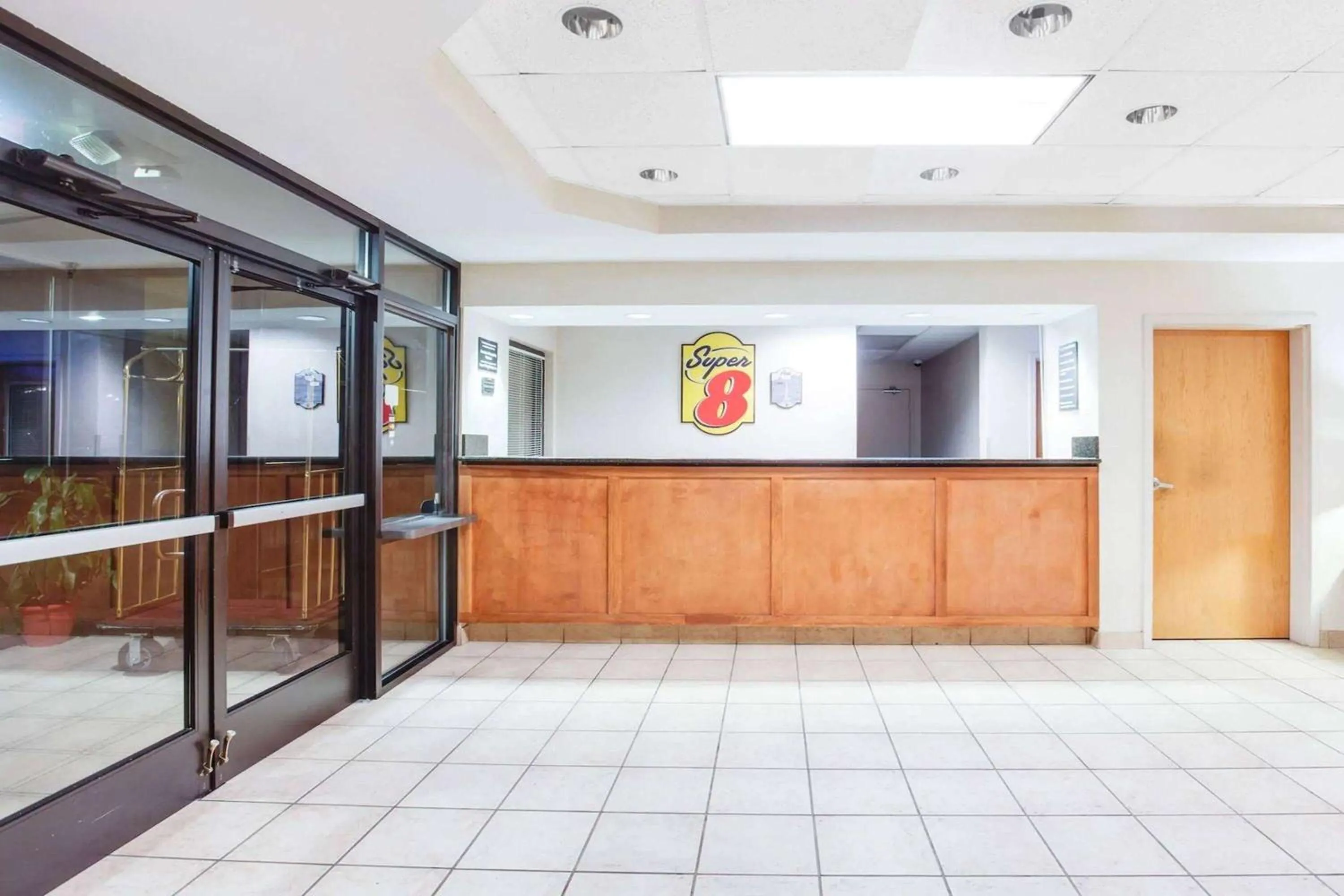 Lobby or reception in Super 8 by Wyndham Crossville TN
