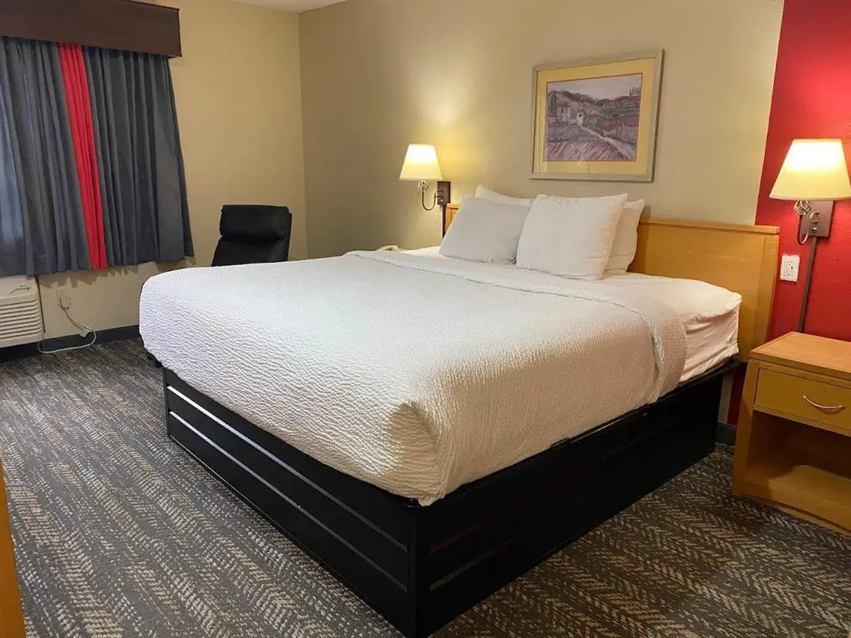 Bed in Ramada by Wyndham Spirit Lake/Okoboji Bed in Ramada by Wyndham Spirit Lake/Okoboji