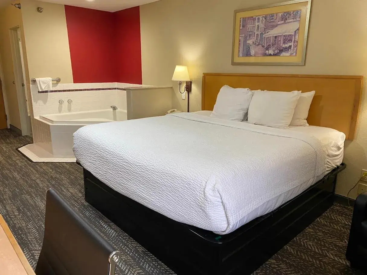 Bed in Ramada by Wyndham Spirit Lake/Okoboji Bed in Ramada by Wyndham Spirit Lake/Okoboji