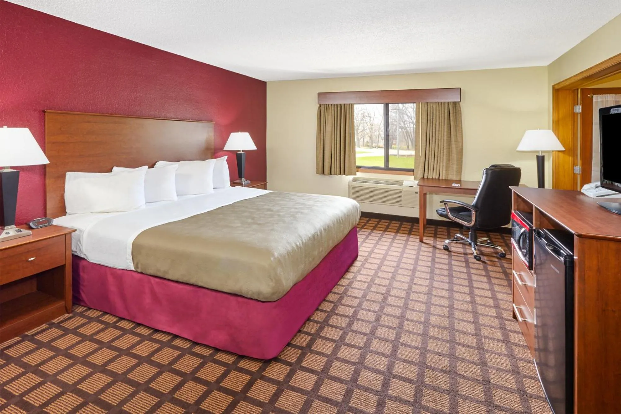Photo of the whole room, Bed in AmericInn by Wyndham Burlington