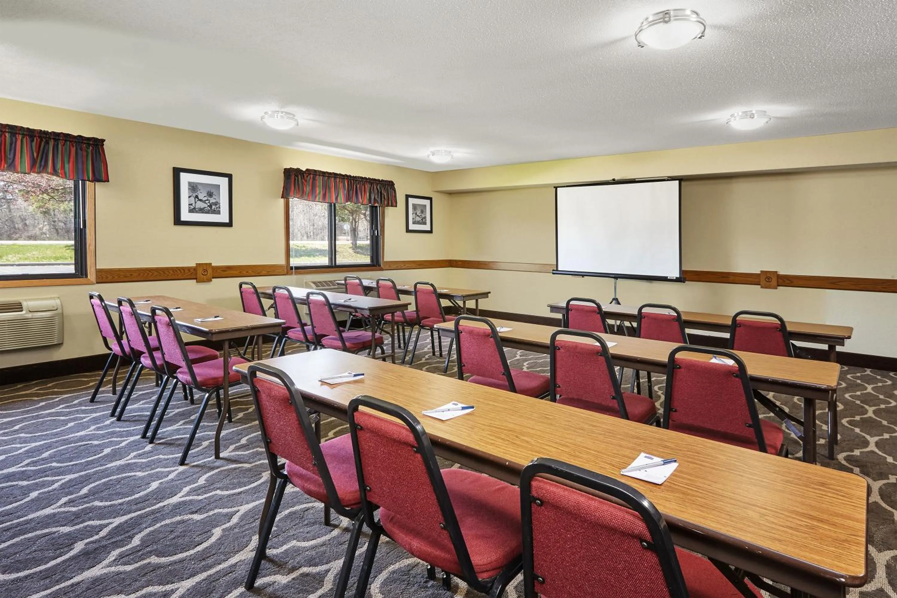 Banquet/Function facilities in AmericInn by Wyndham Burlington