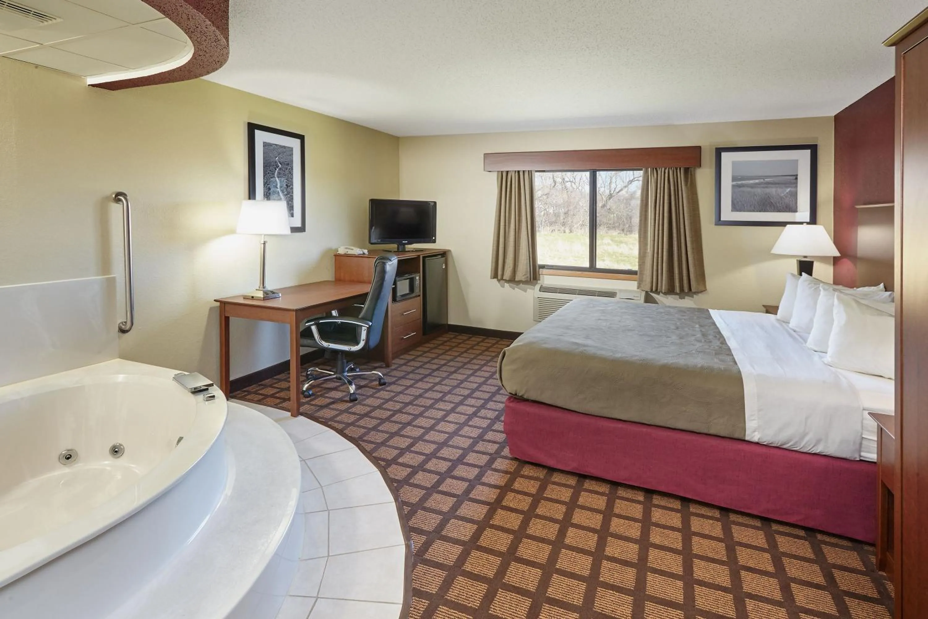 Photo of the whole room, Bed in AmericInn by Wyndham Burlington