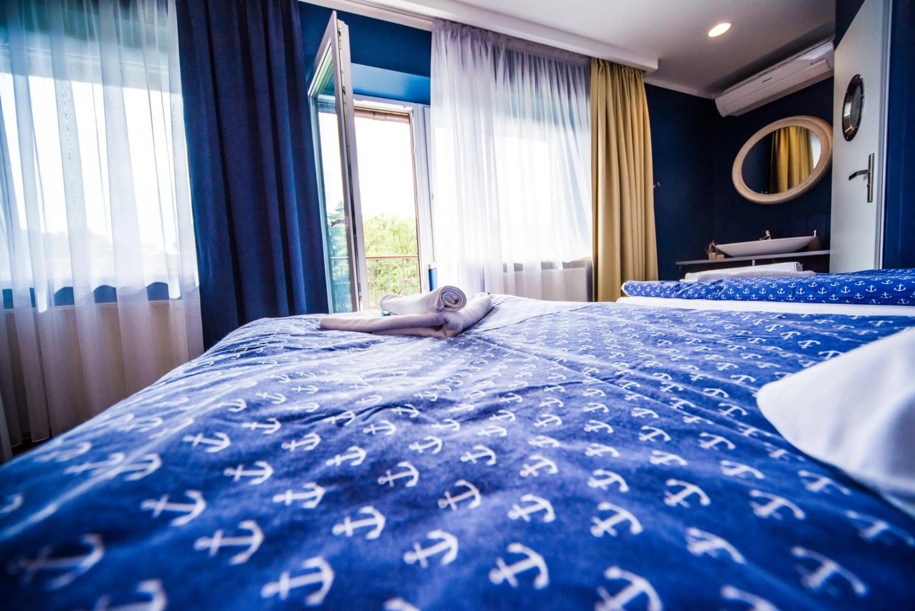 Photo of the whole room, Bed in Hotel 4