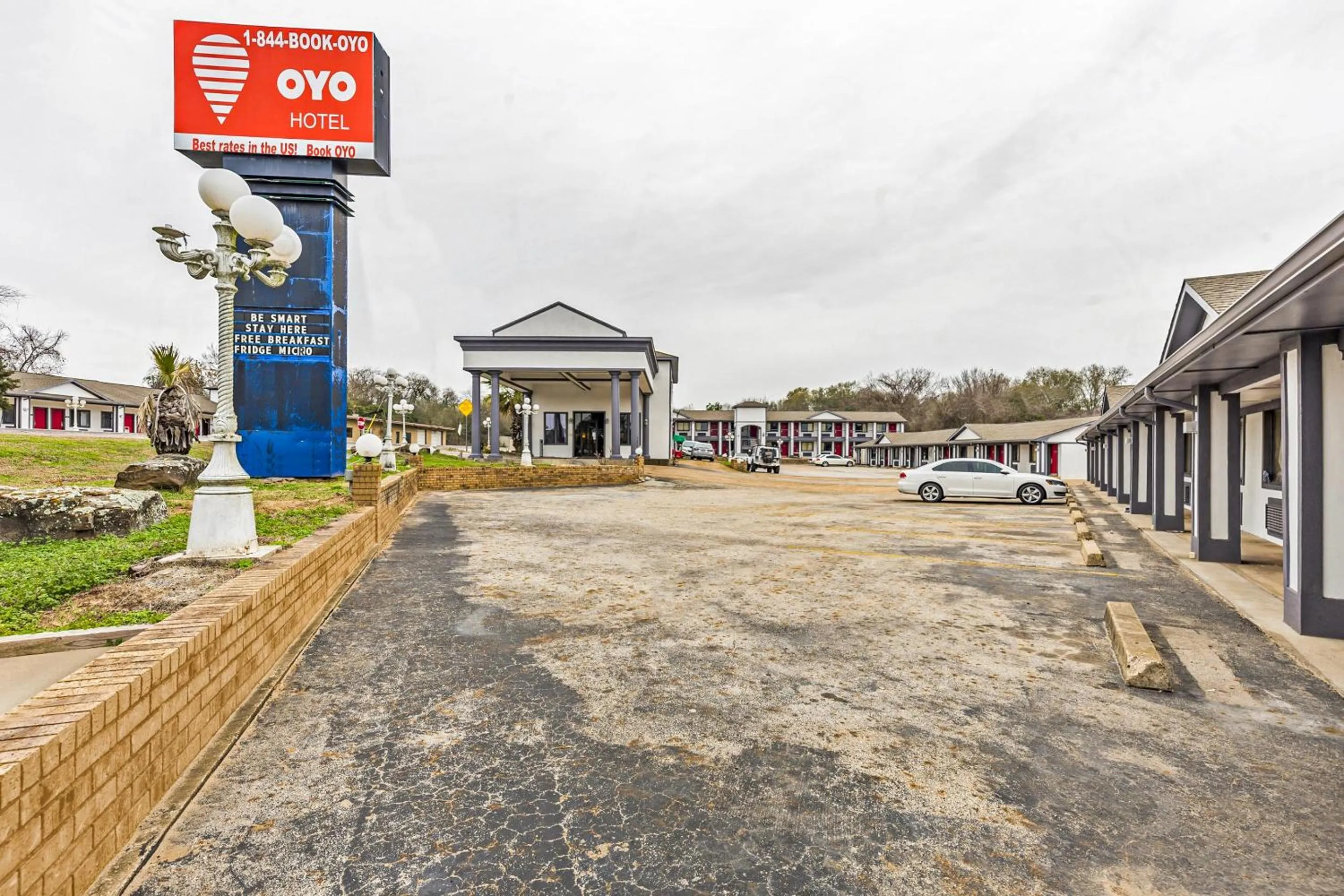 Facade/entrance in OYO Hotel Jewett TX Southwest, I-45