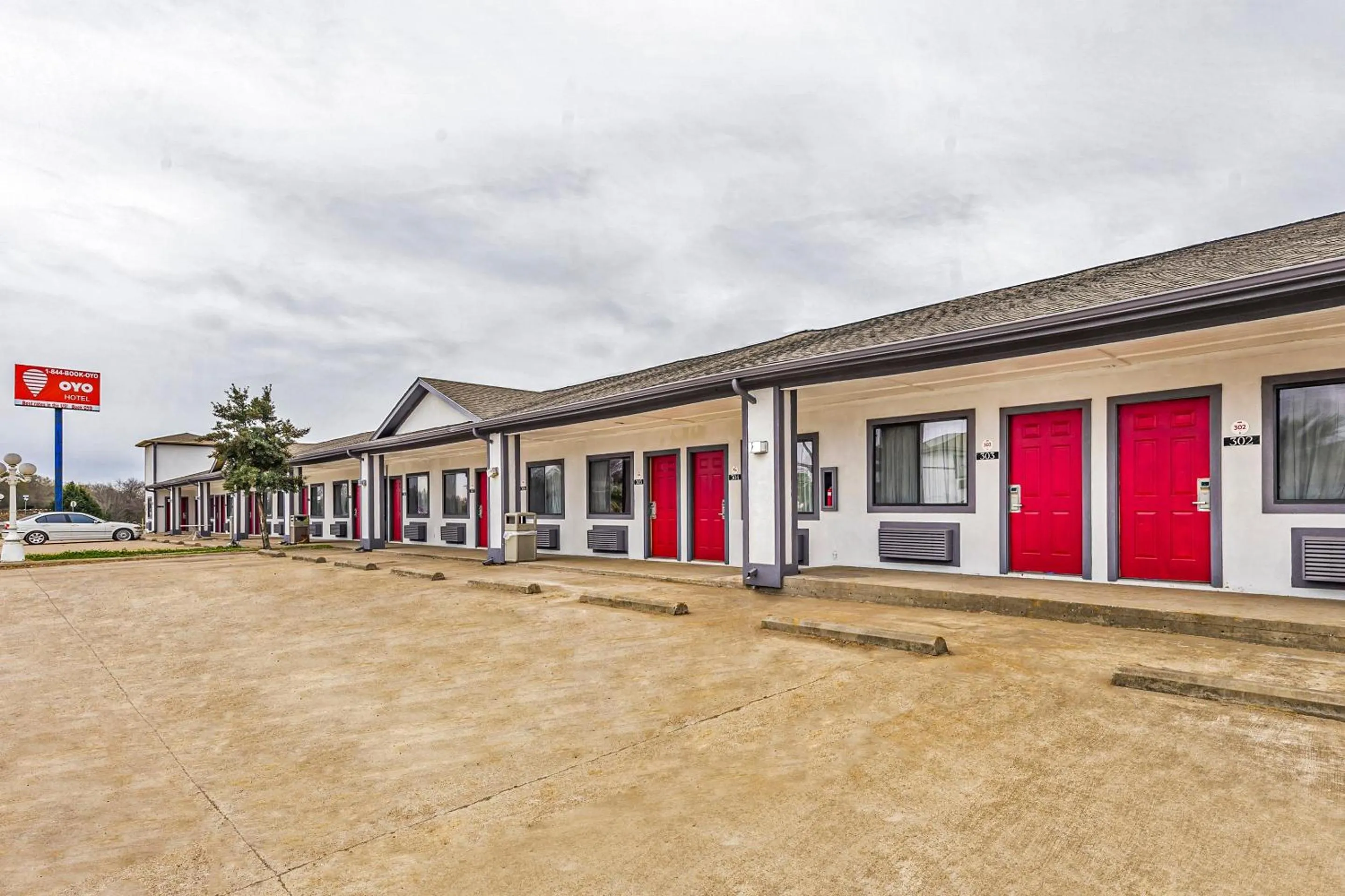 Facade/entrance in OYO Hotel Jewett TX Southwest, I-45