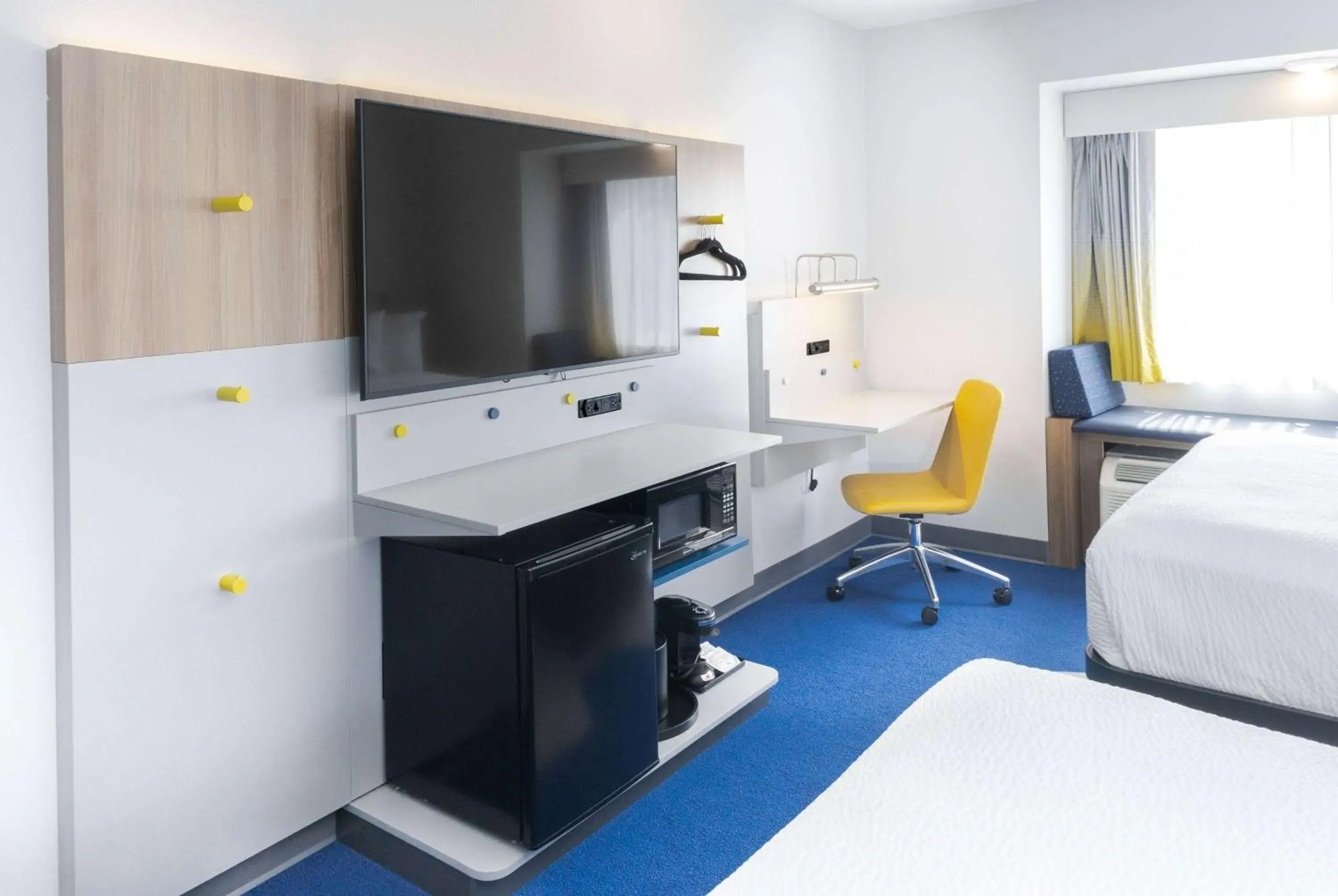 TV and multimedia, Bed in Microtel Inn & Suites by Wyndham Olean TV and multimedia, Bed in Microtel Inn & Suites by Wyndham Olean
