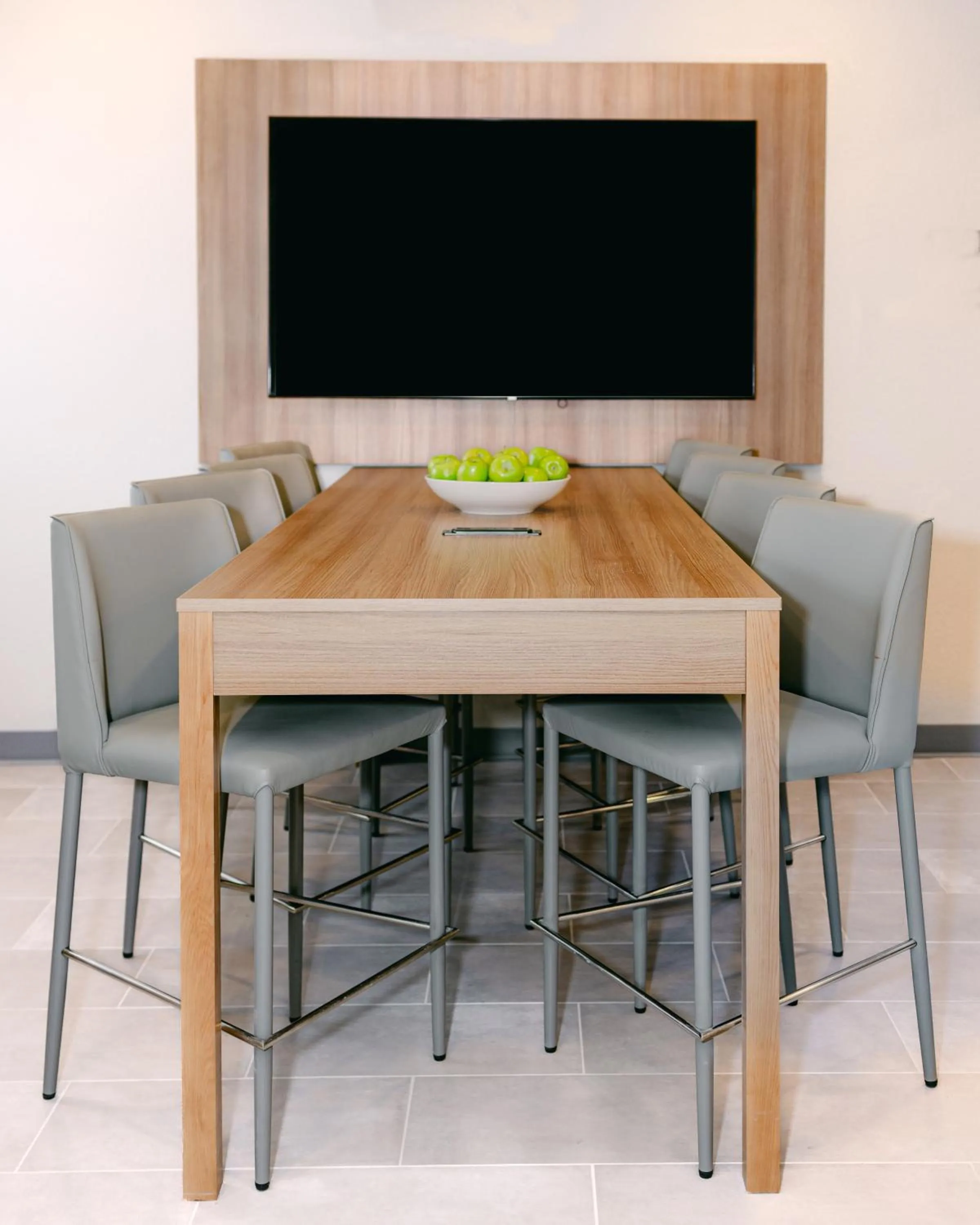 TV and multimedia in Microtel Inn & Suites by Wyndham Olean