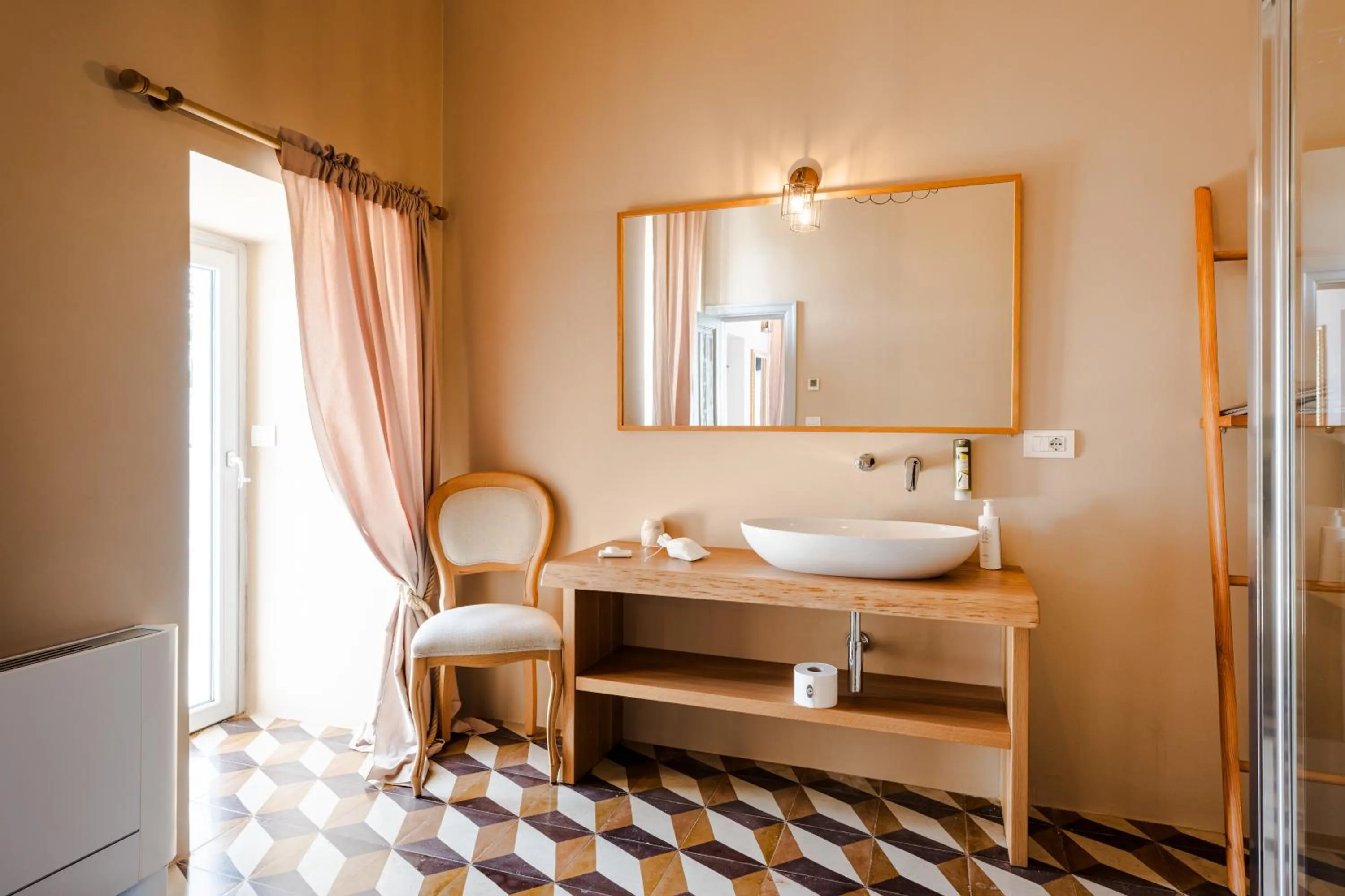 Shower in Borgo Cozzana