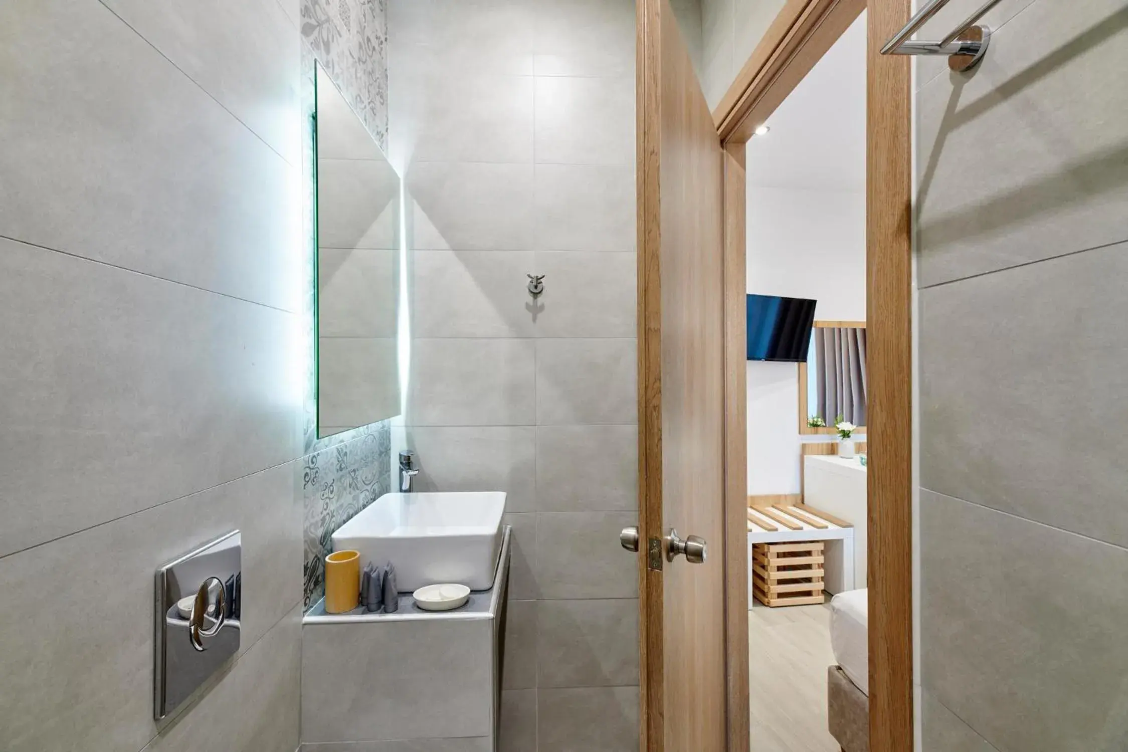 Small Single Room in The Water Small Single Room in The Water