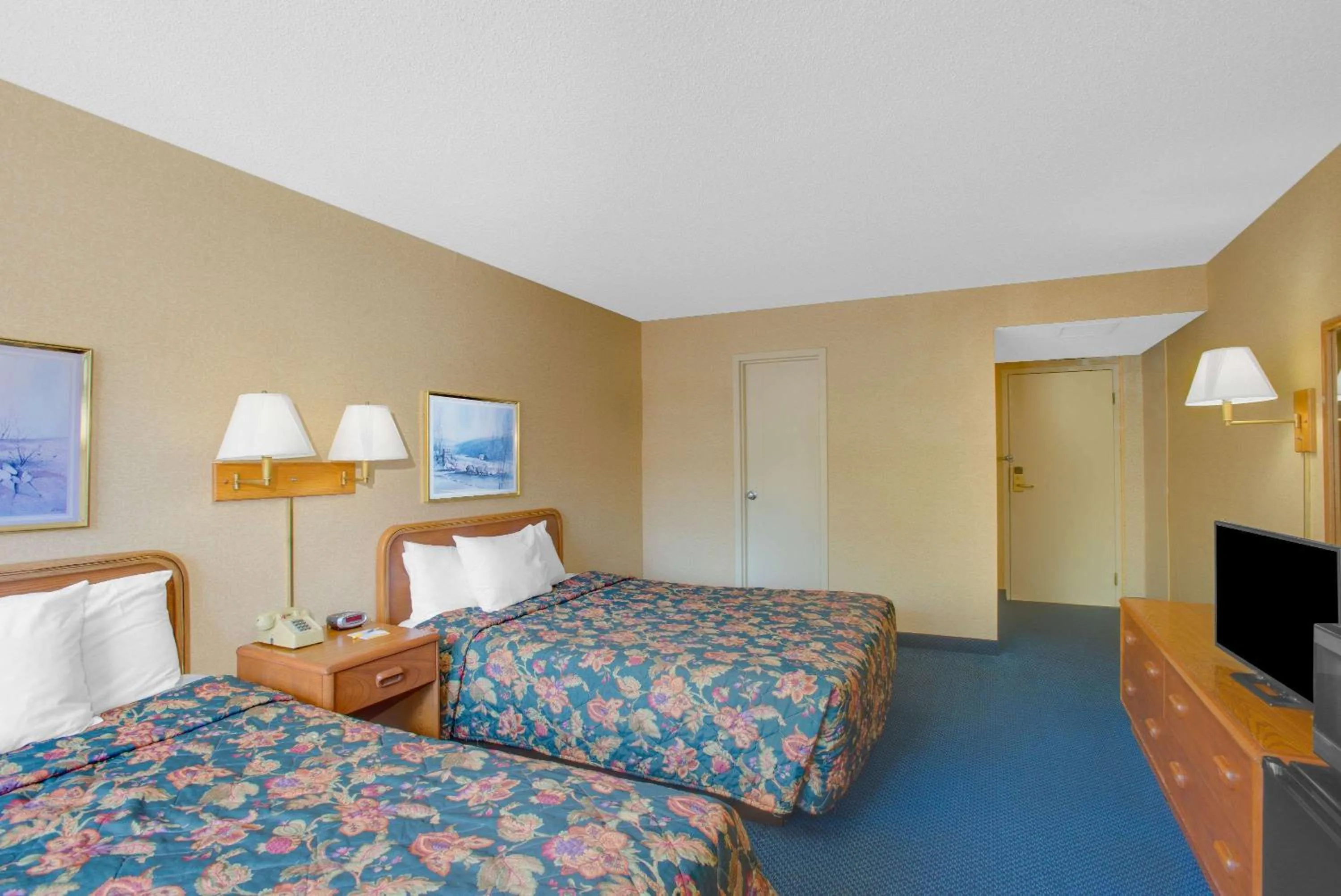 Photo of the whole room in Days Inn by Wyndham Auburn/Finger Lakes Region