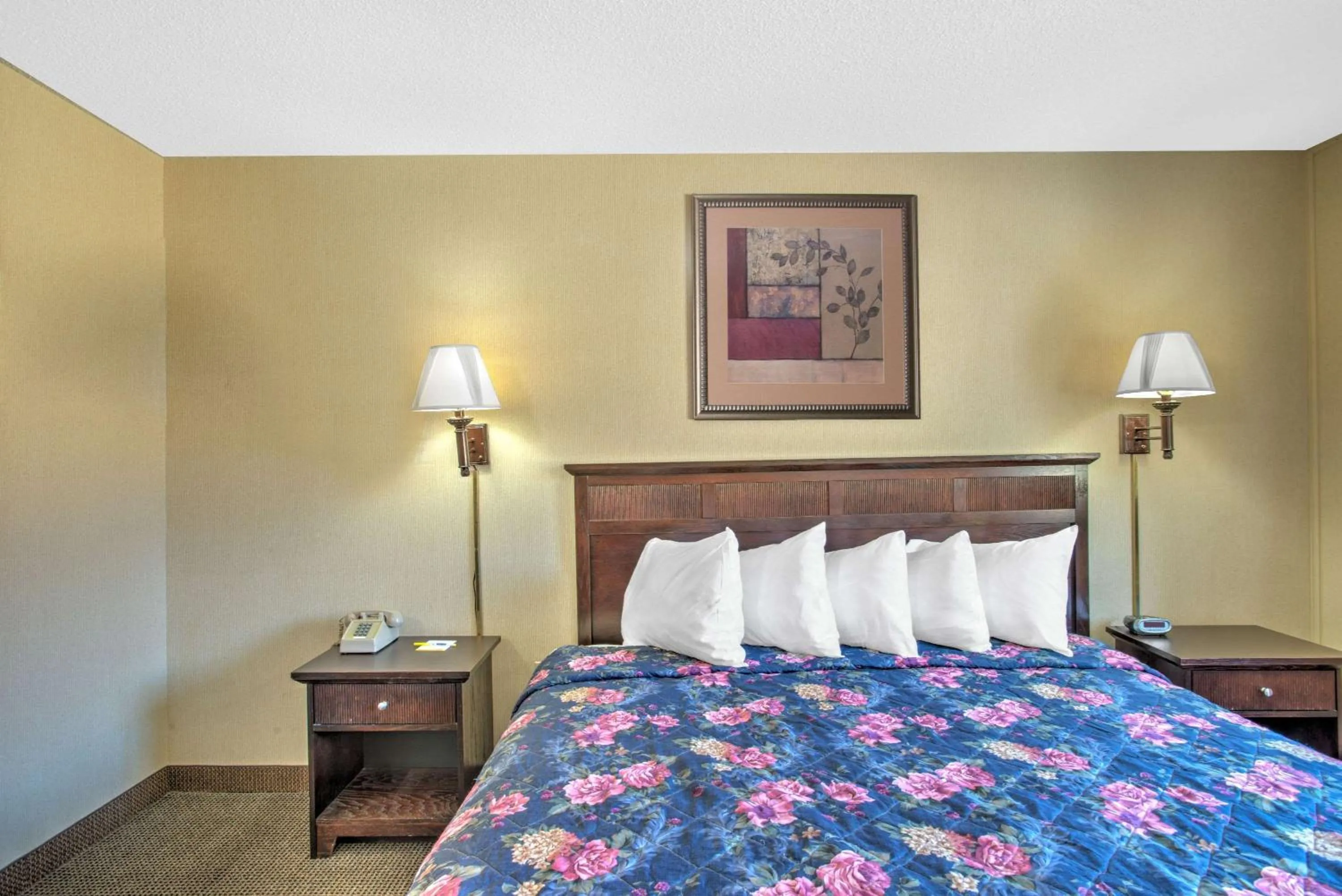 Photo of the whole room in Days Inn by Wyndham Auburn/Finger Lakes Region