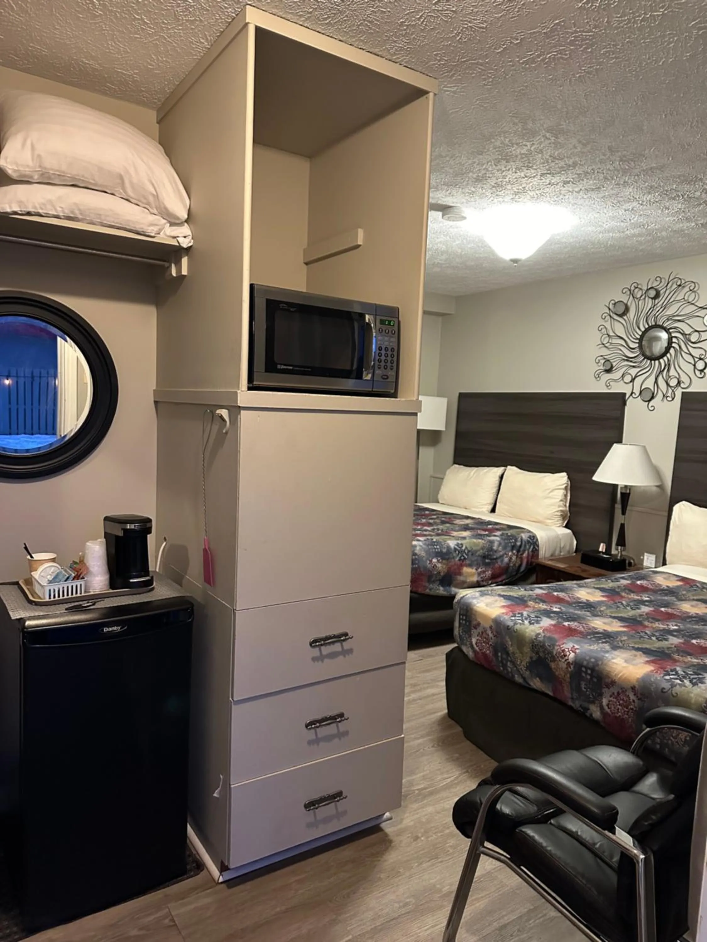 Bed in Lakeview Motel & Cottage