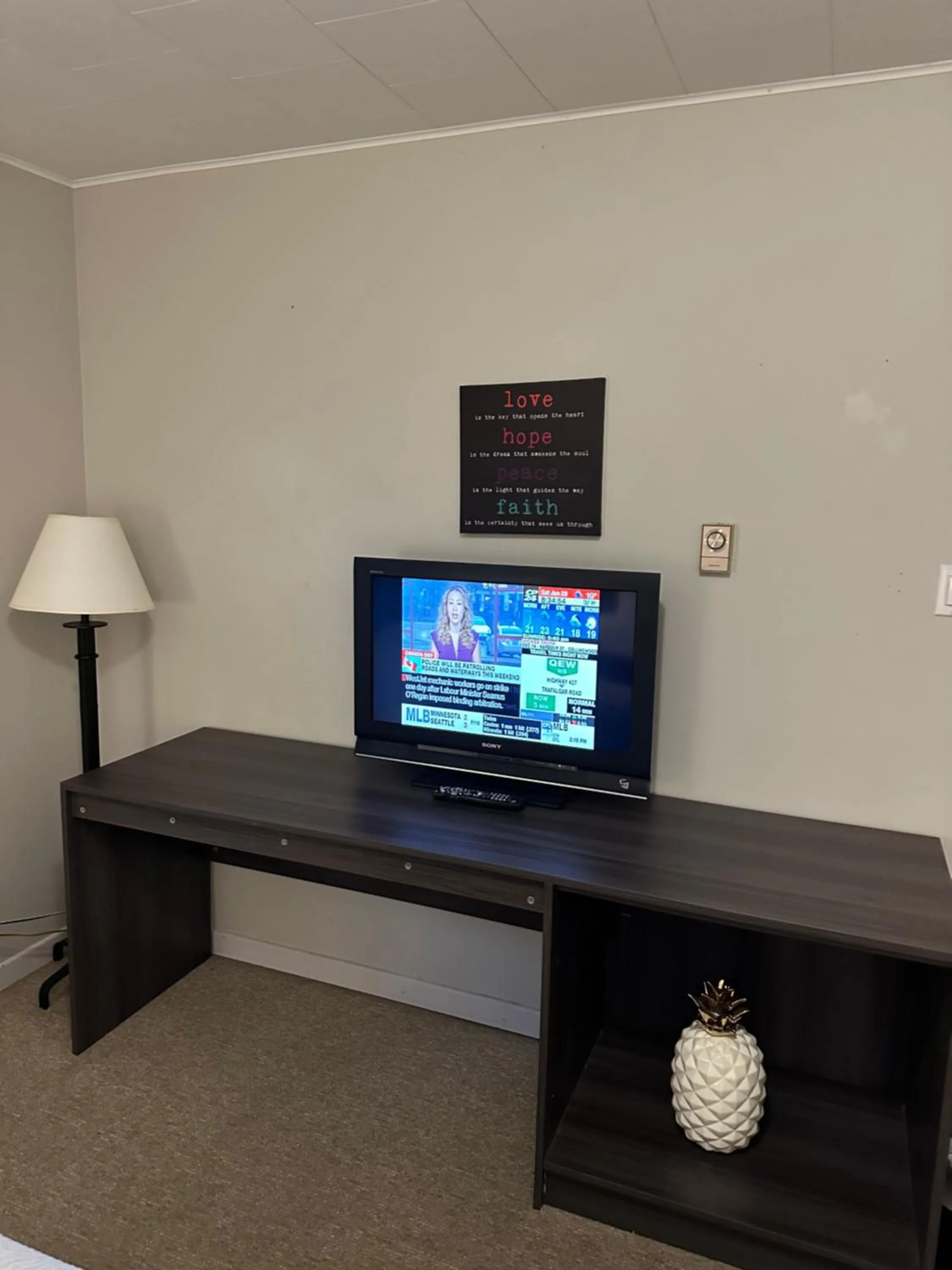 Three-Bedroom Suite in Lakeview Motel & Cottage