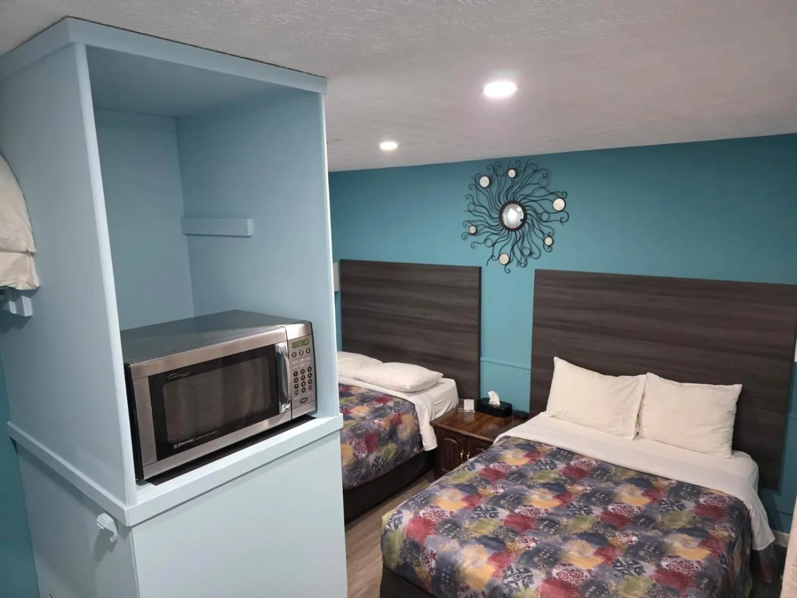 Bedroom, Bed in Lakeview Motel & Cottage