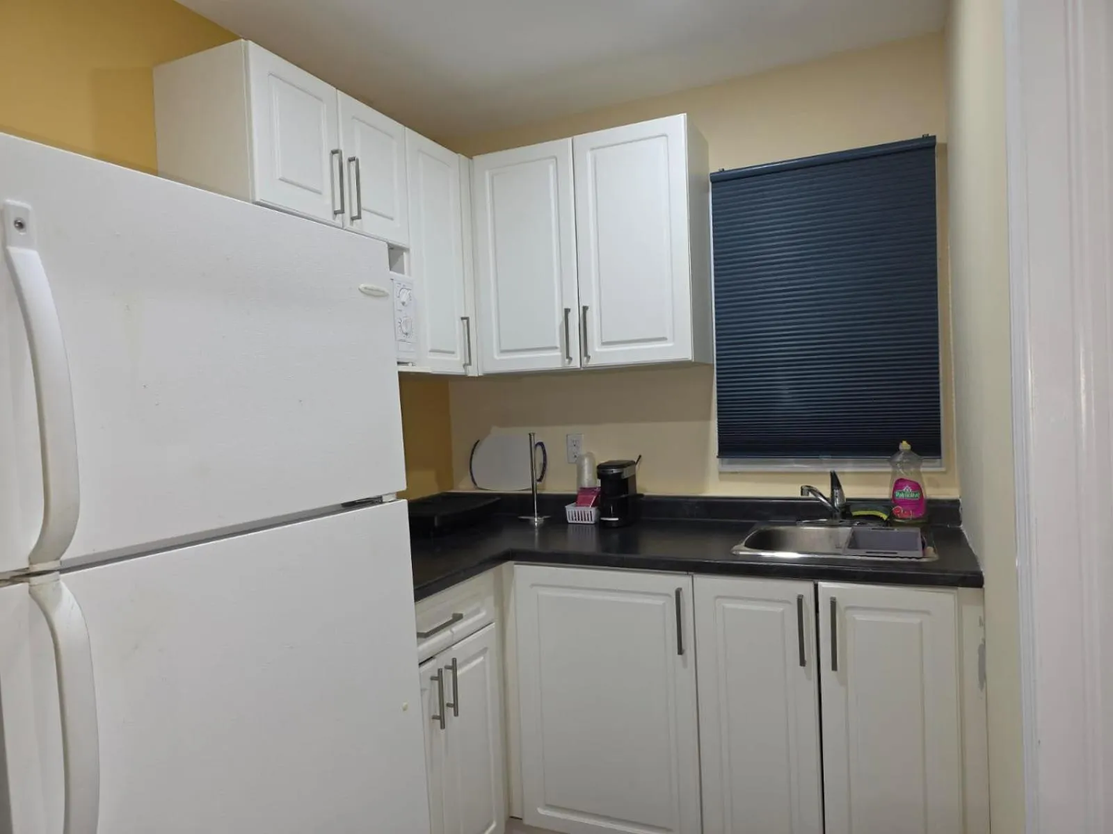 Coffee/tea facilities in Lakeview Motel & Cottage