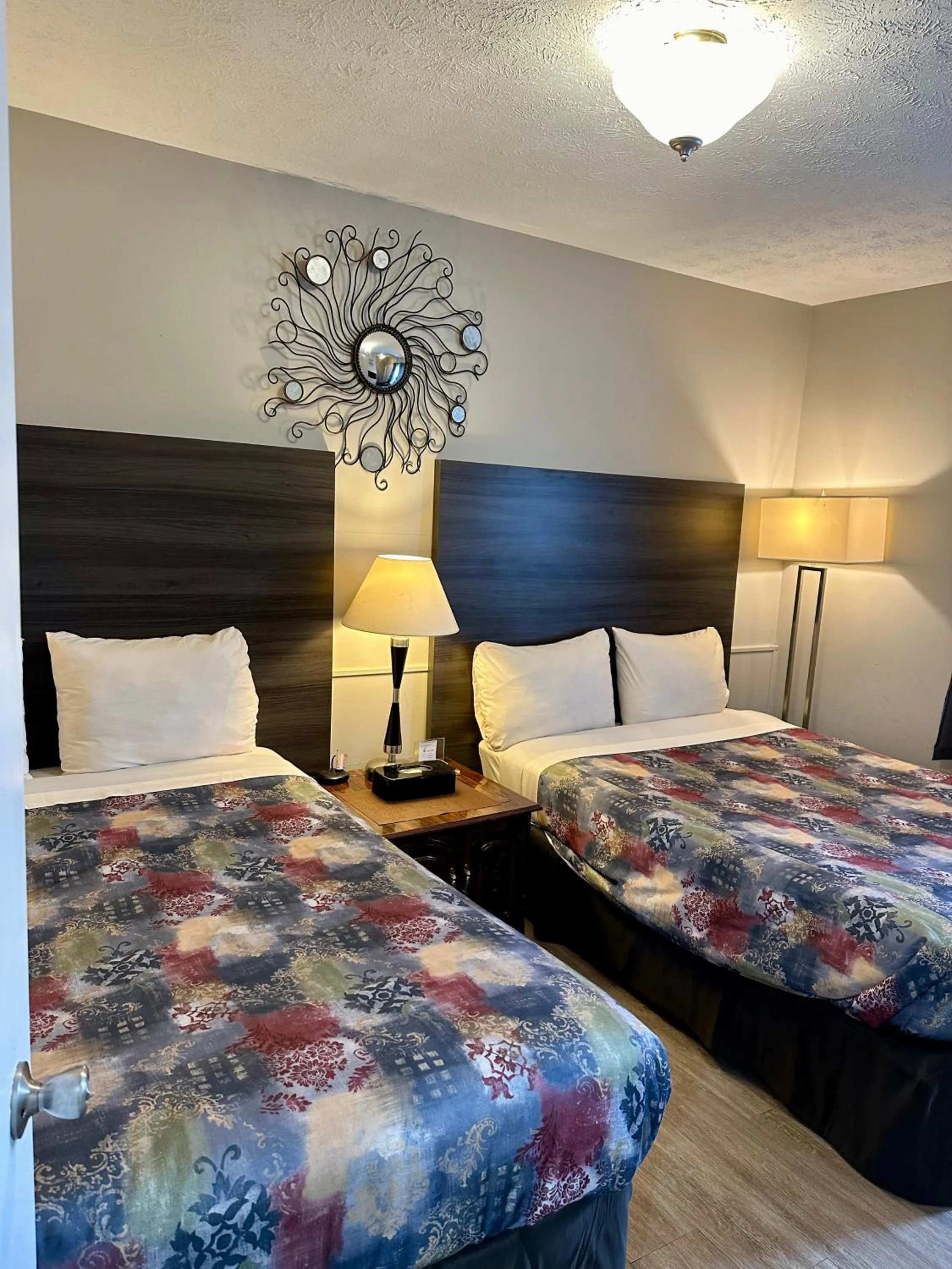 Bed in Lakeview Motel & Cottage