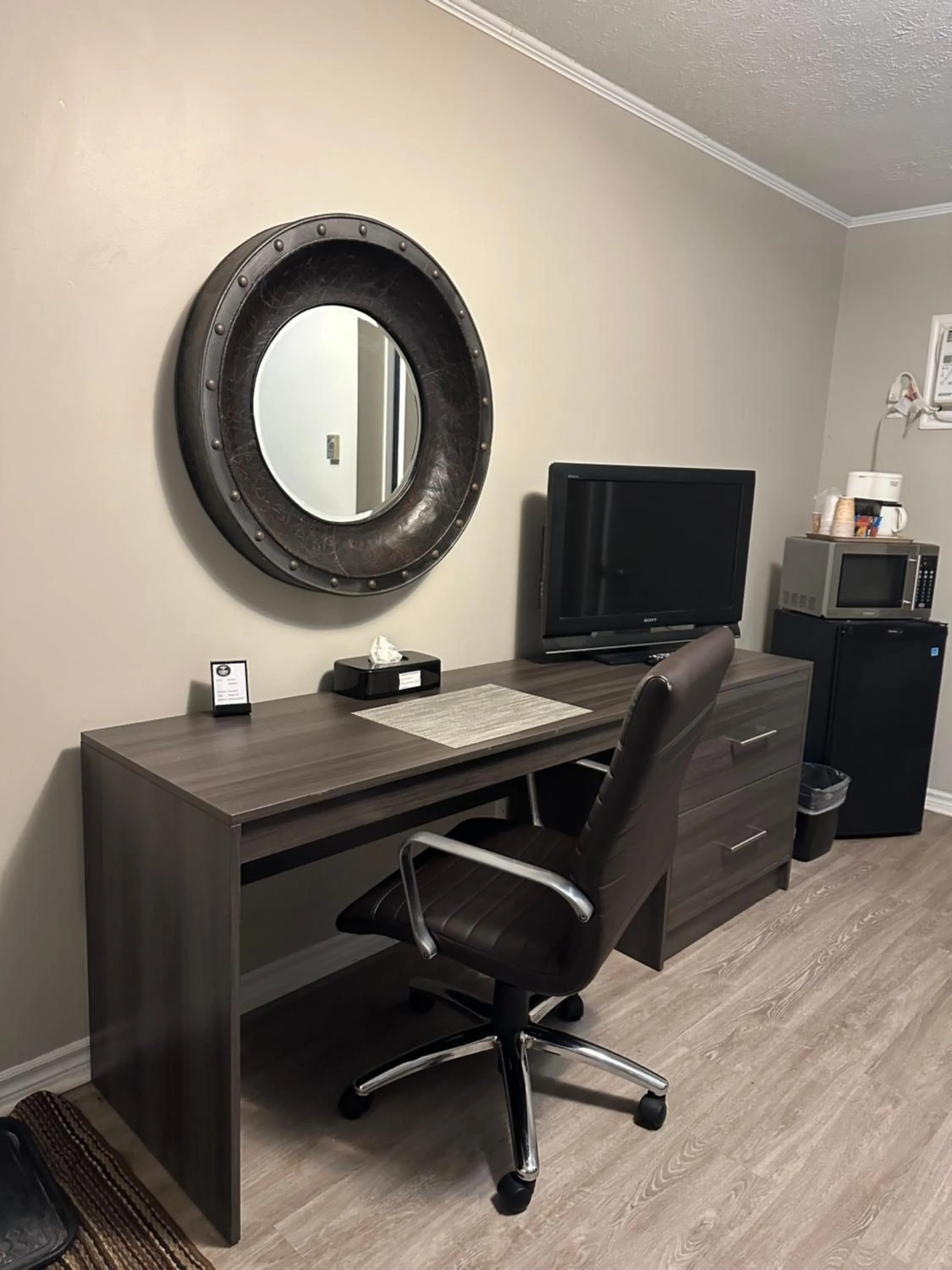 TV and multimedia in Lakeview Motel & Cottage