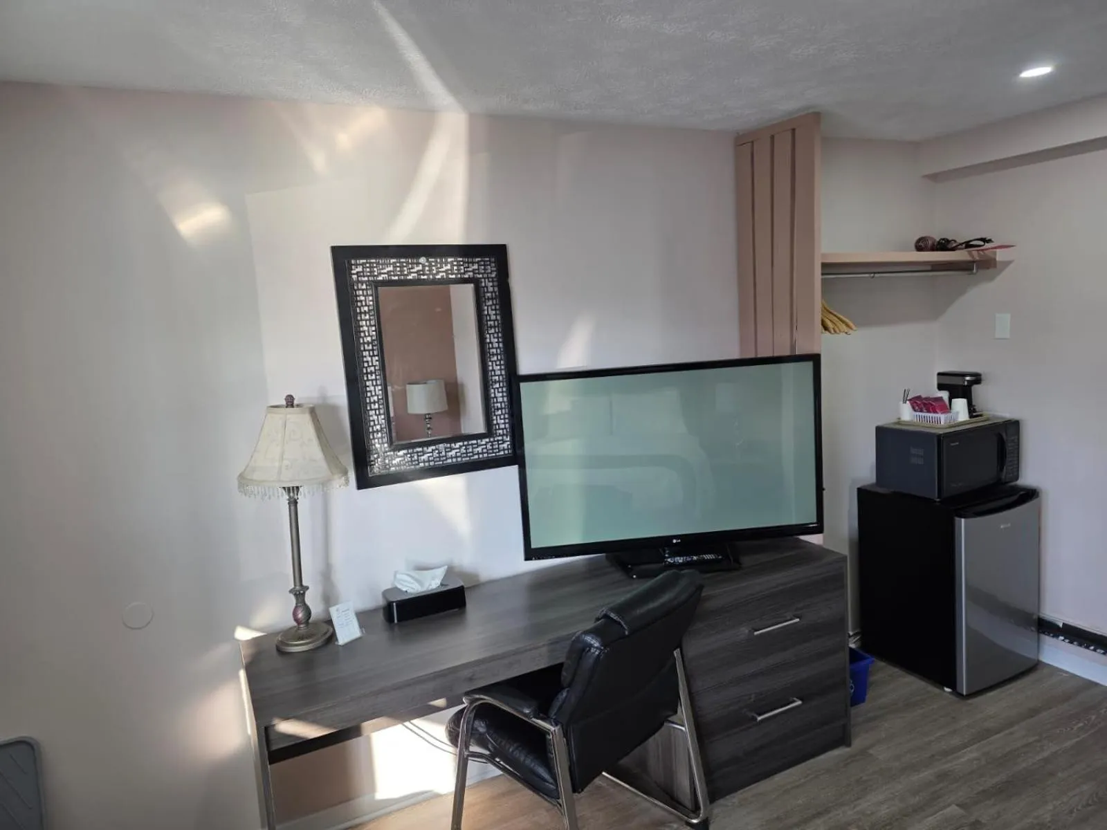 TV and multimedia in Lakeview Motel & Cottage