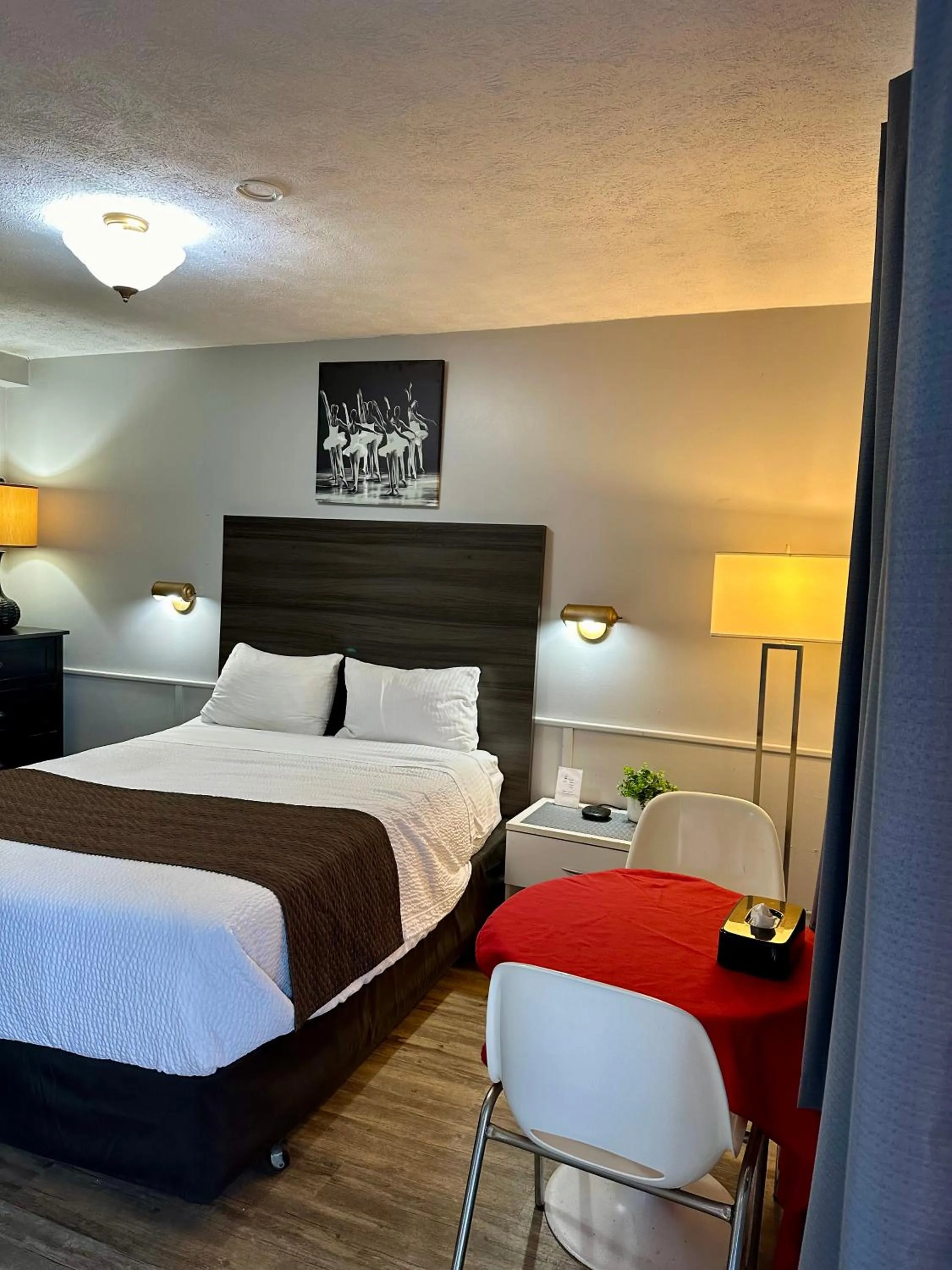 Bed in Lakeview Motel & Cottage