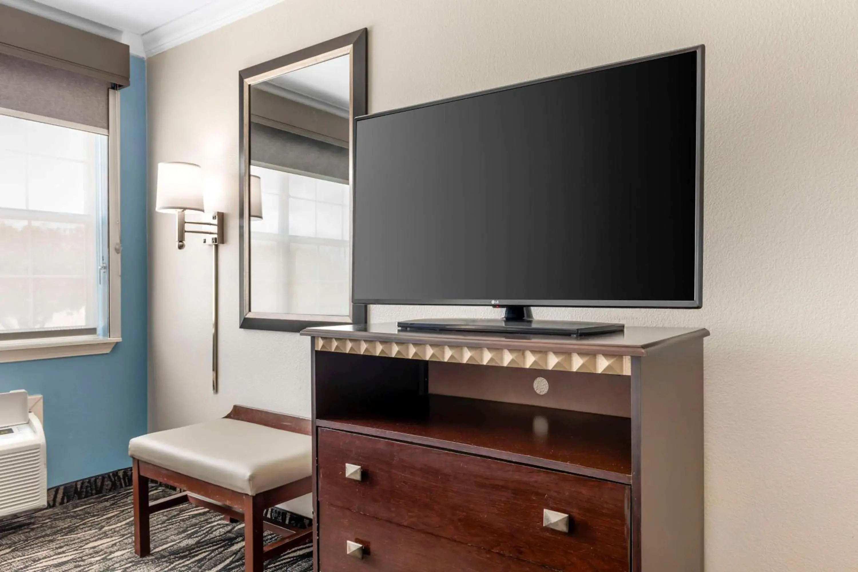 Bedroom in Best Western Plus Lake Worth Inn & Suites Bedroom in Best Western Plus Lake Worth Inn & Suites