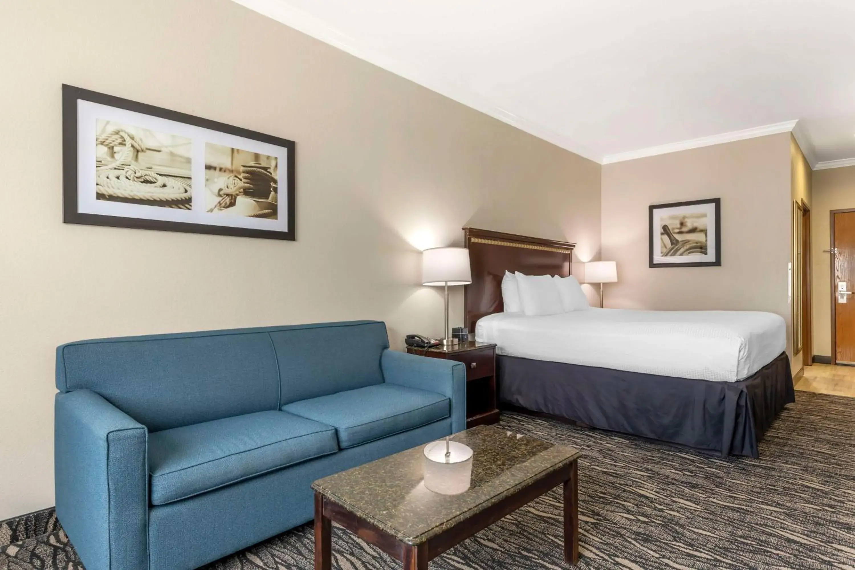 Bedroom, Bed in Best Western Plus Lake Worth Inn & Suites Bedroom, Bed in Best Western Plus Lake Worth Inn & Suites